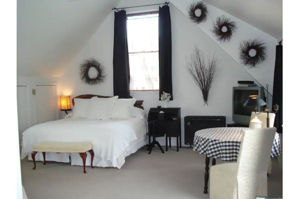 Gail Eustace Dupont Guesthouse