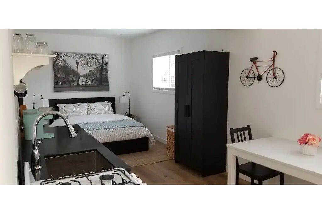 "Little Love of Amsterdam"- studio apt in Pasadena