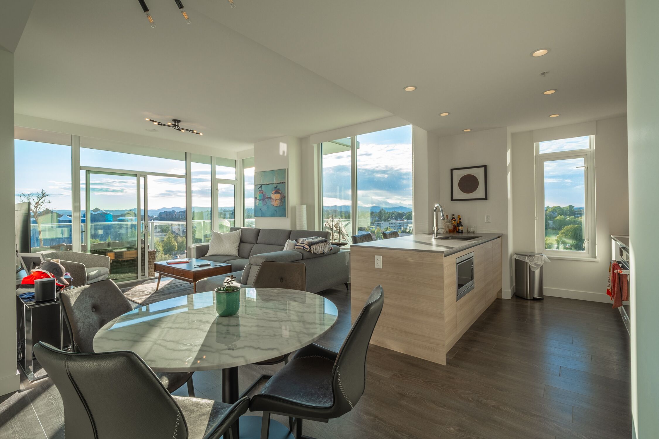 South-West Ocean View Two Bed Two Bath Condo!