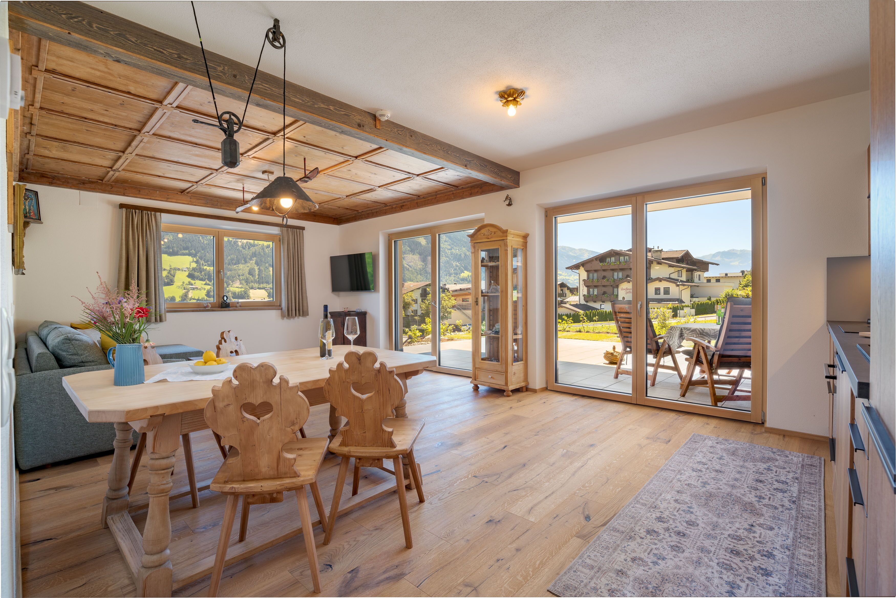 Central holiday apartment with garden & sauna in Fügen, Zillertal
