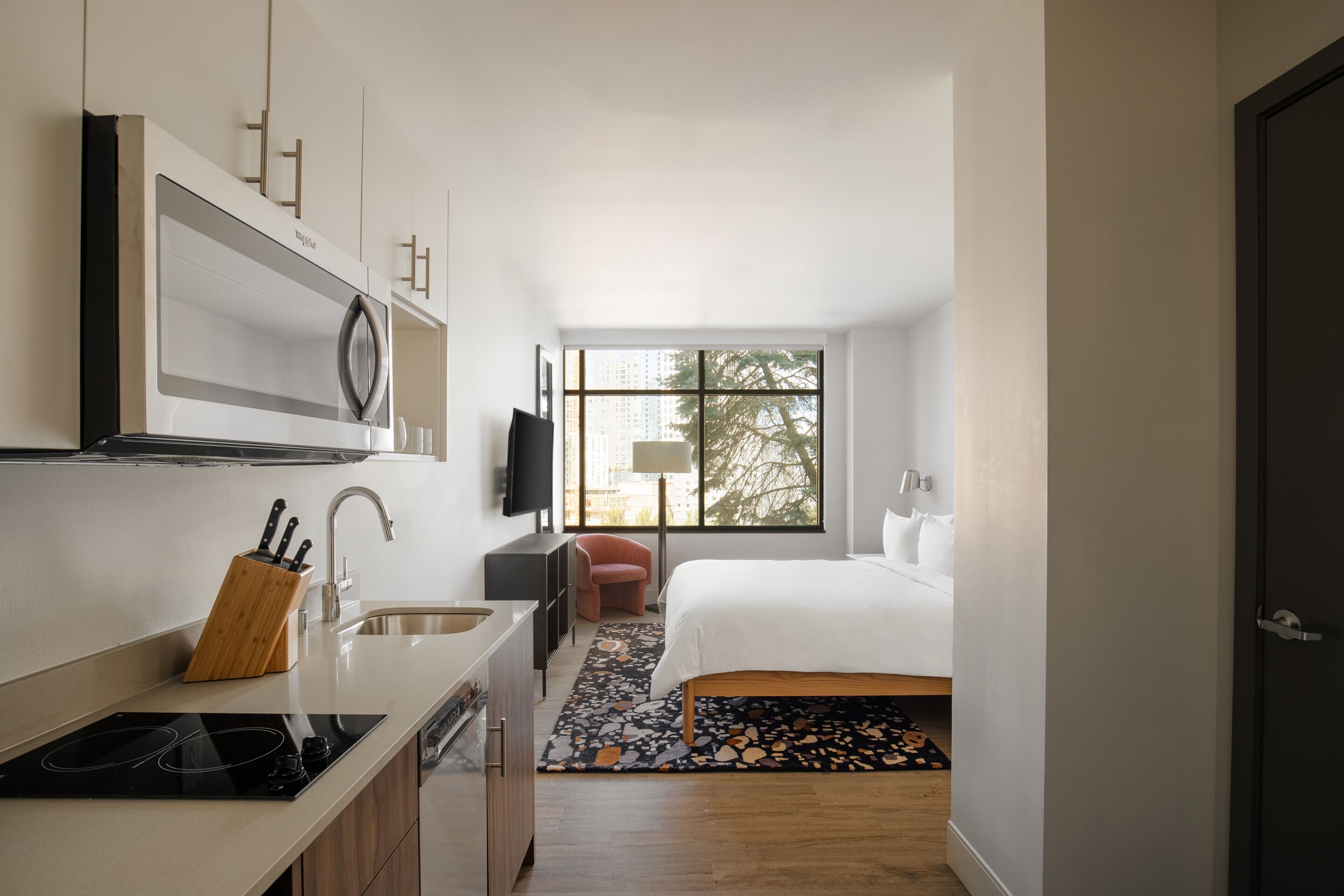 Sonder at Pivot | King Suite+