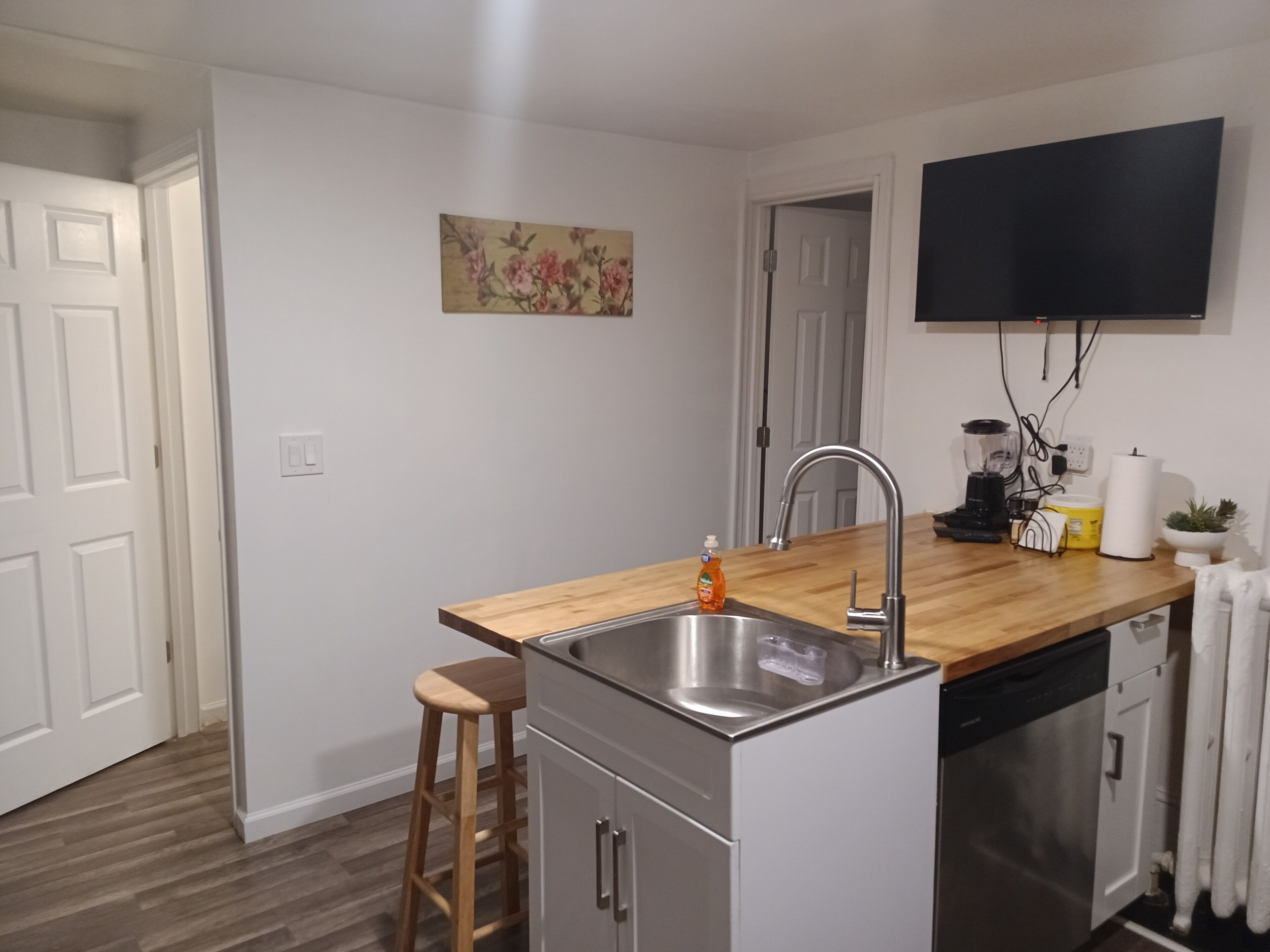 Cozy 2 bedroom apartment in Pottsville, PA by Route 61 near Locust Lake