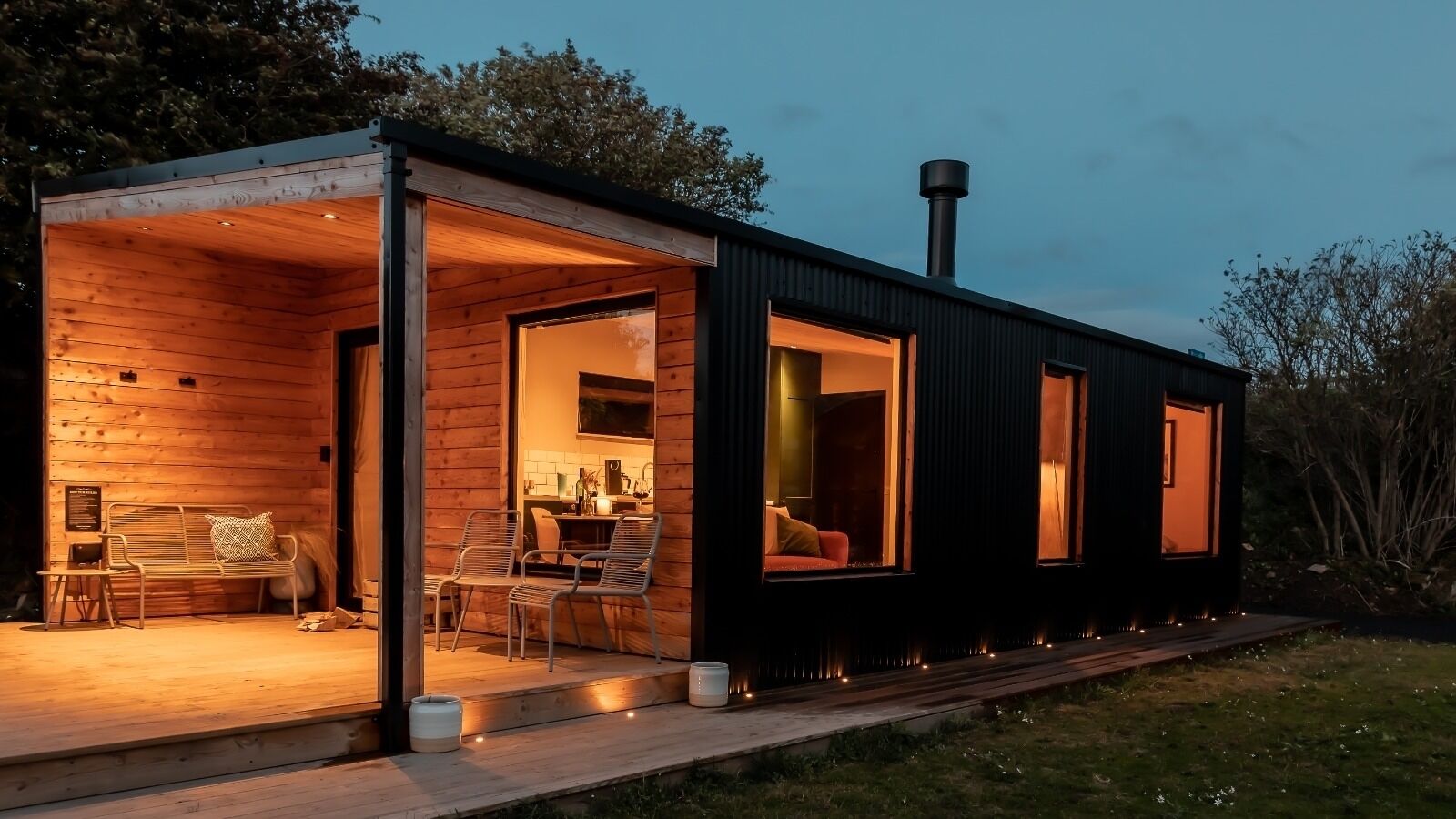 Luxury country lodge with wood fire hot tub near St Andrews, Scotland 