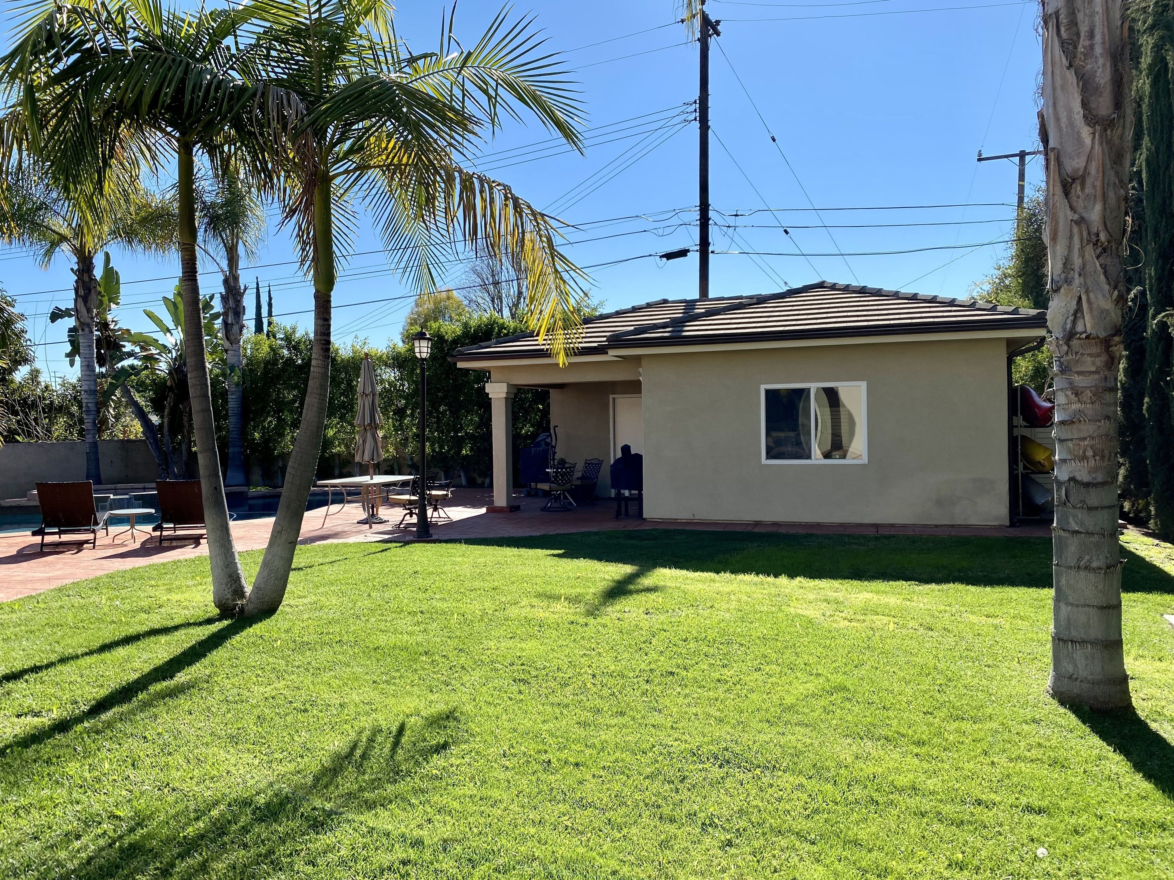 Entire Detached Guesthouse Studio with Private Entrance 