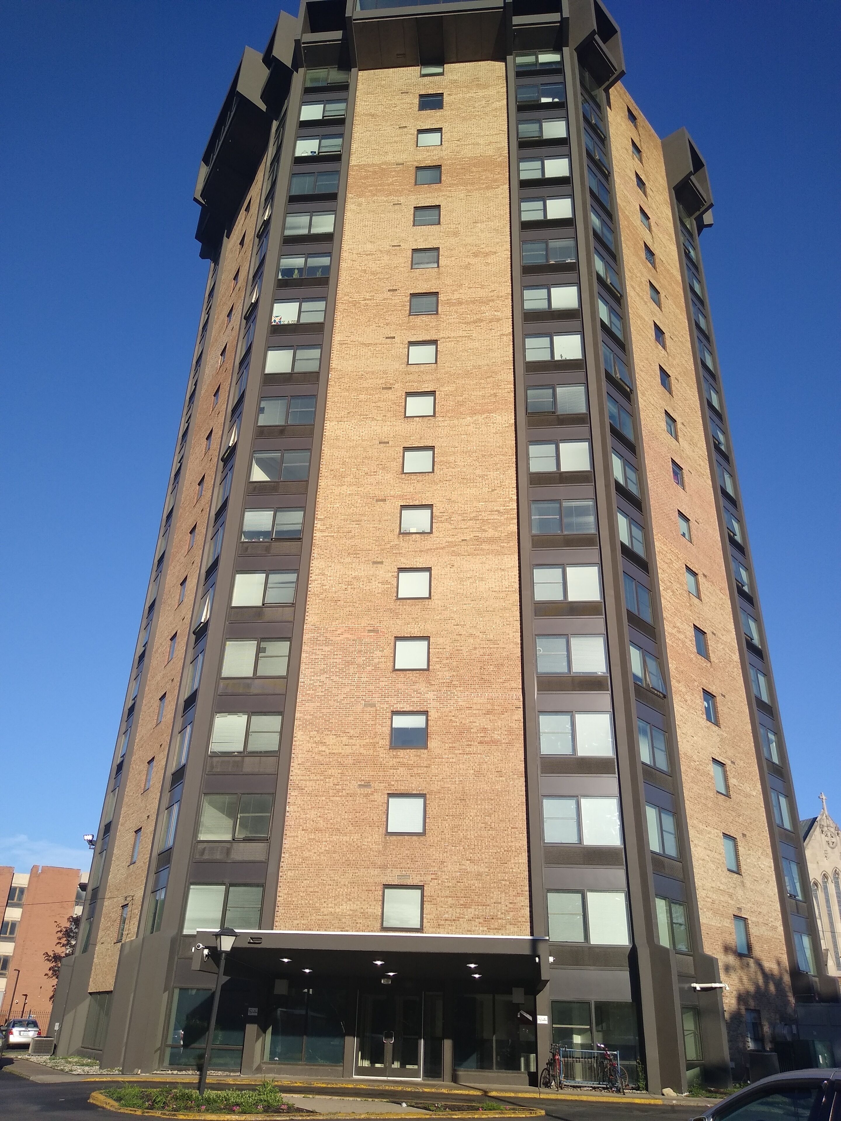 Apartment building 
