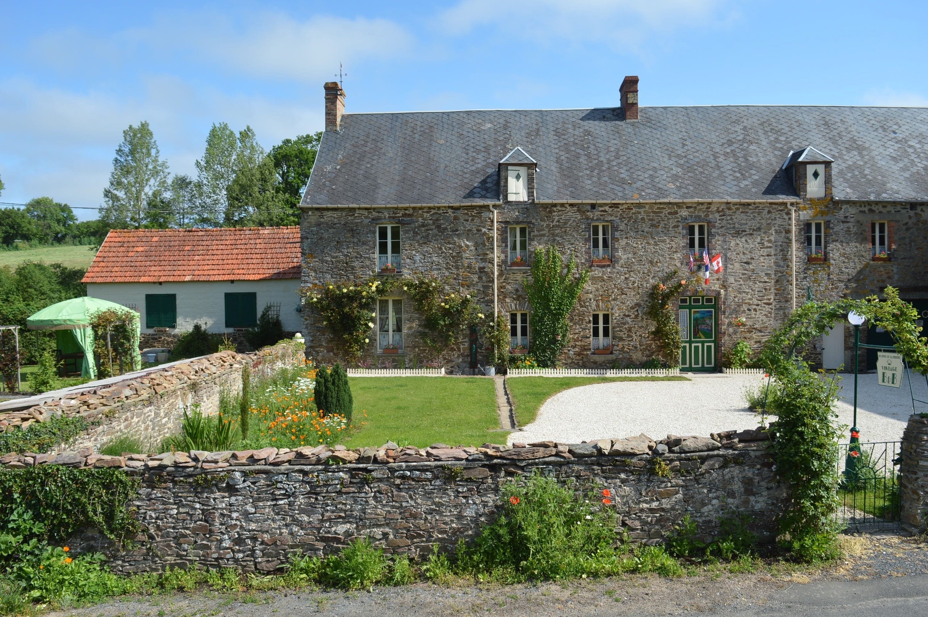 Step back in time at our 1930s/40s decorated 18th Century home