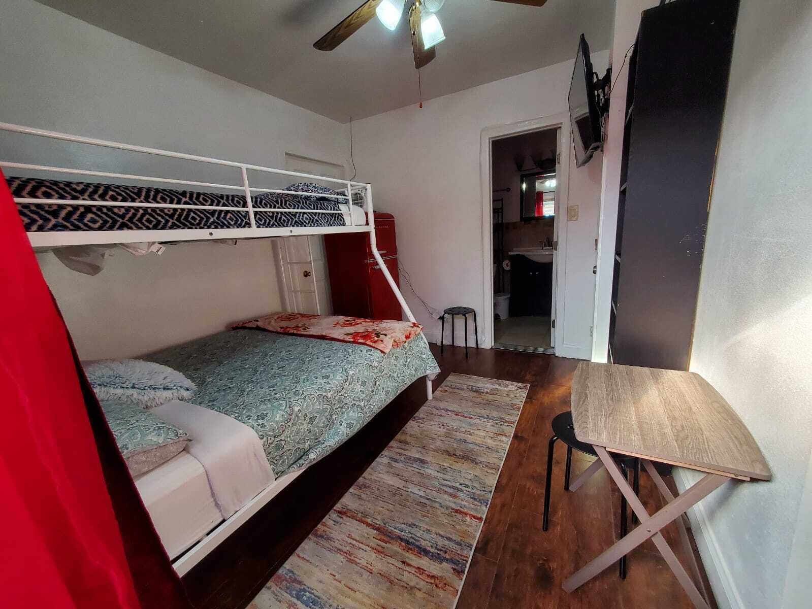Cozy and Nice Room in NOHO L.A