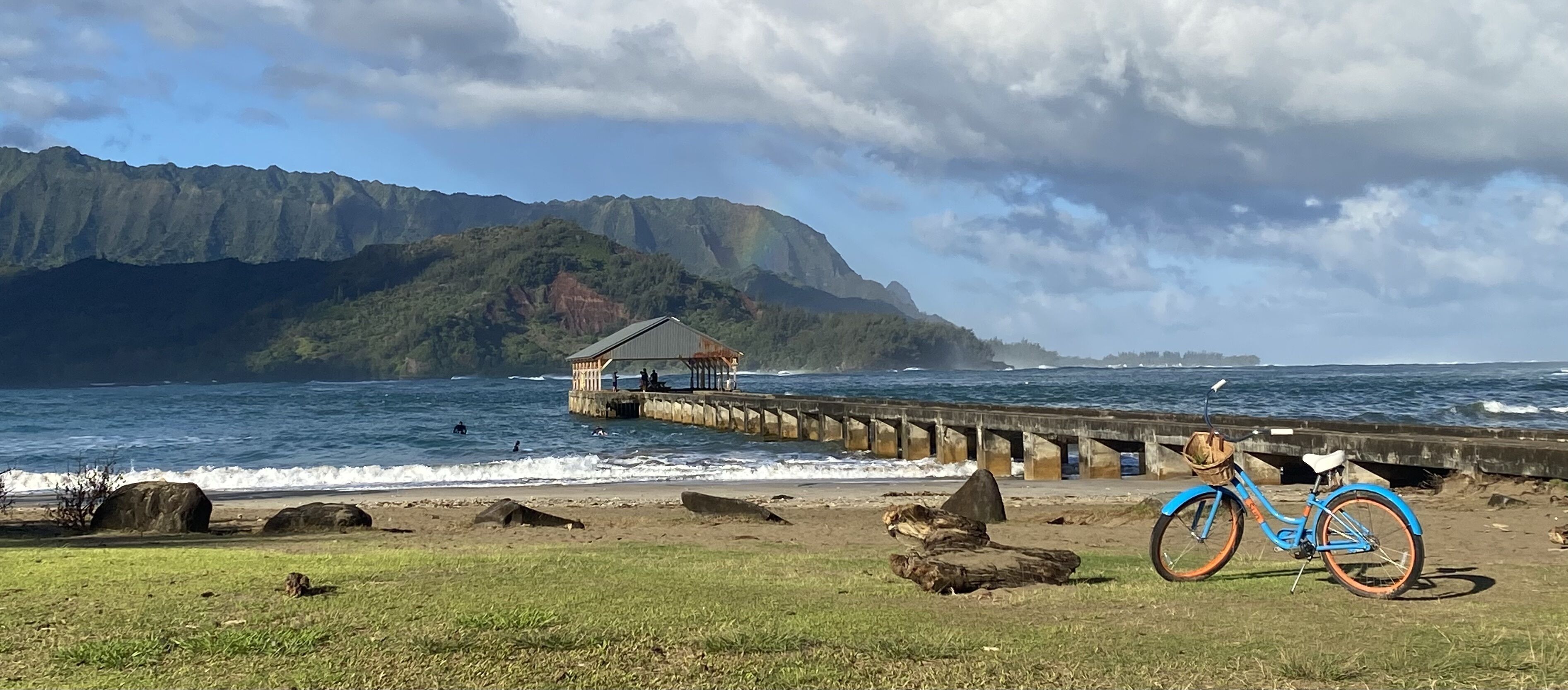 Fresh, Bright, New! Near Hanalei. Walk to the ocean in minutes.