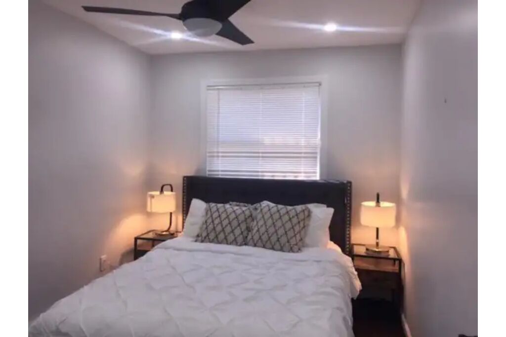 Newly Renovated Clean One Bedroom Apartment