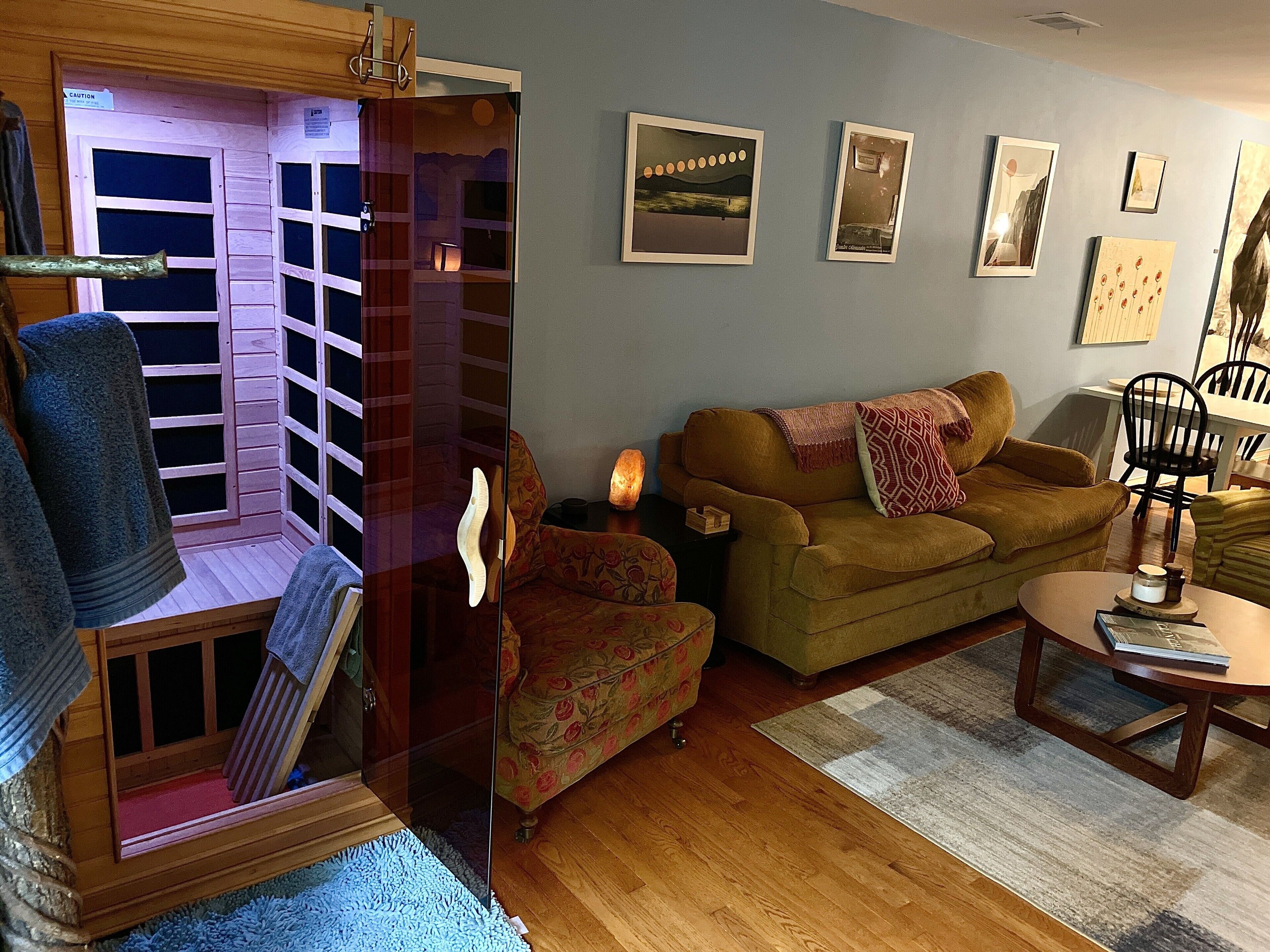 Soothing Getaway + Sauna + Queen Bed + Balcony