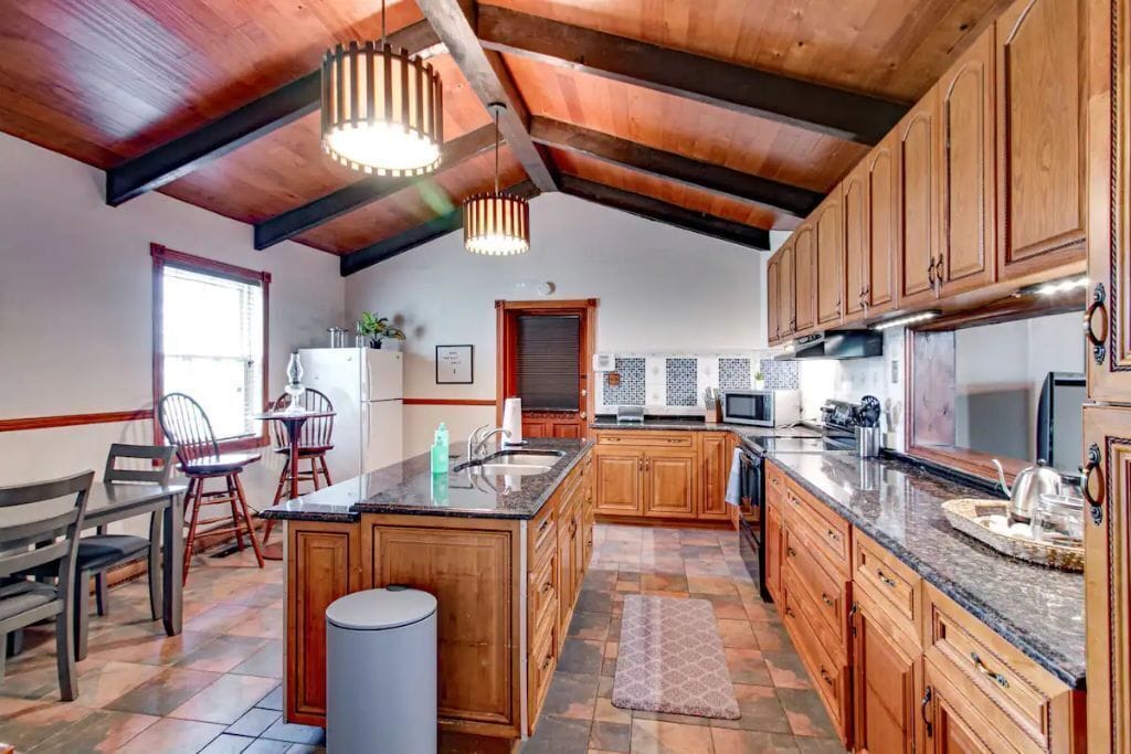 ❤DT Victorian Apt A❤ 3br~2ba~King~Walk to DT❤