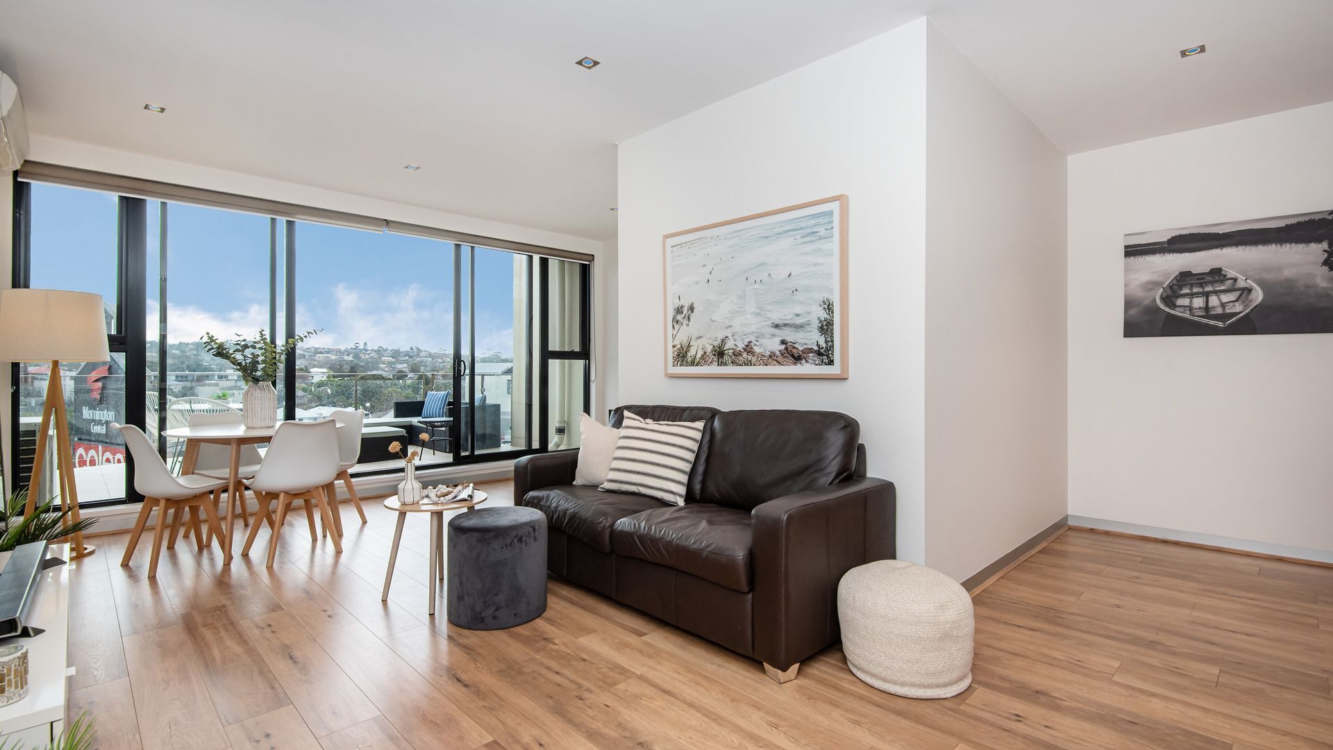 Luxe on Main in Mornington Views of the Bay