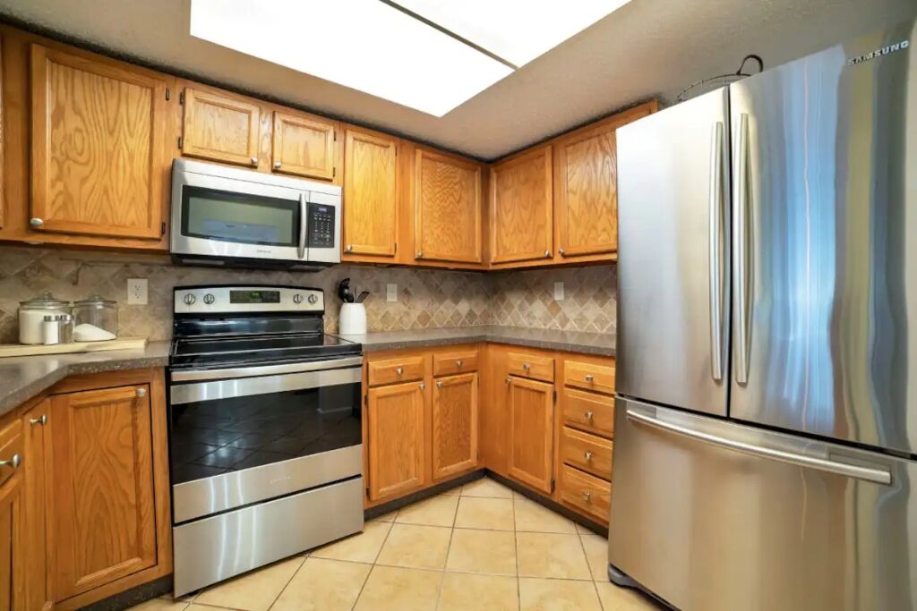 Steps to Parker Main St, Mins to Food & Night Life