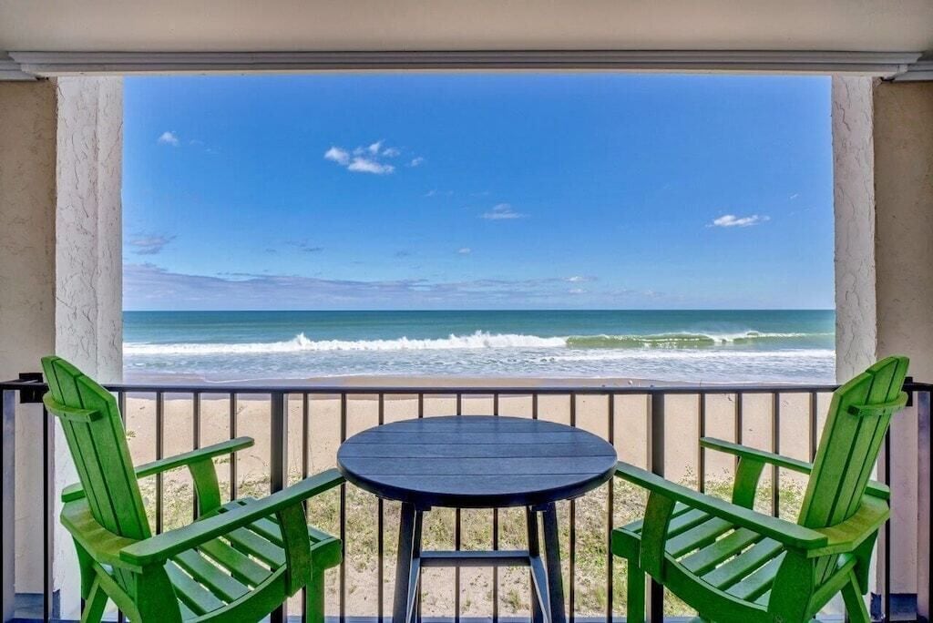 "Beachaholic" 2 bed/2 bath condo in Villa Capriani