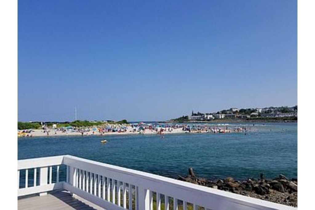 Waterfront Condo 1BR/1BA overlooking Ogunquit Beach very close to beach and town