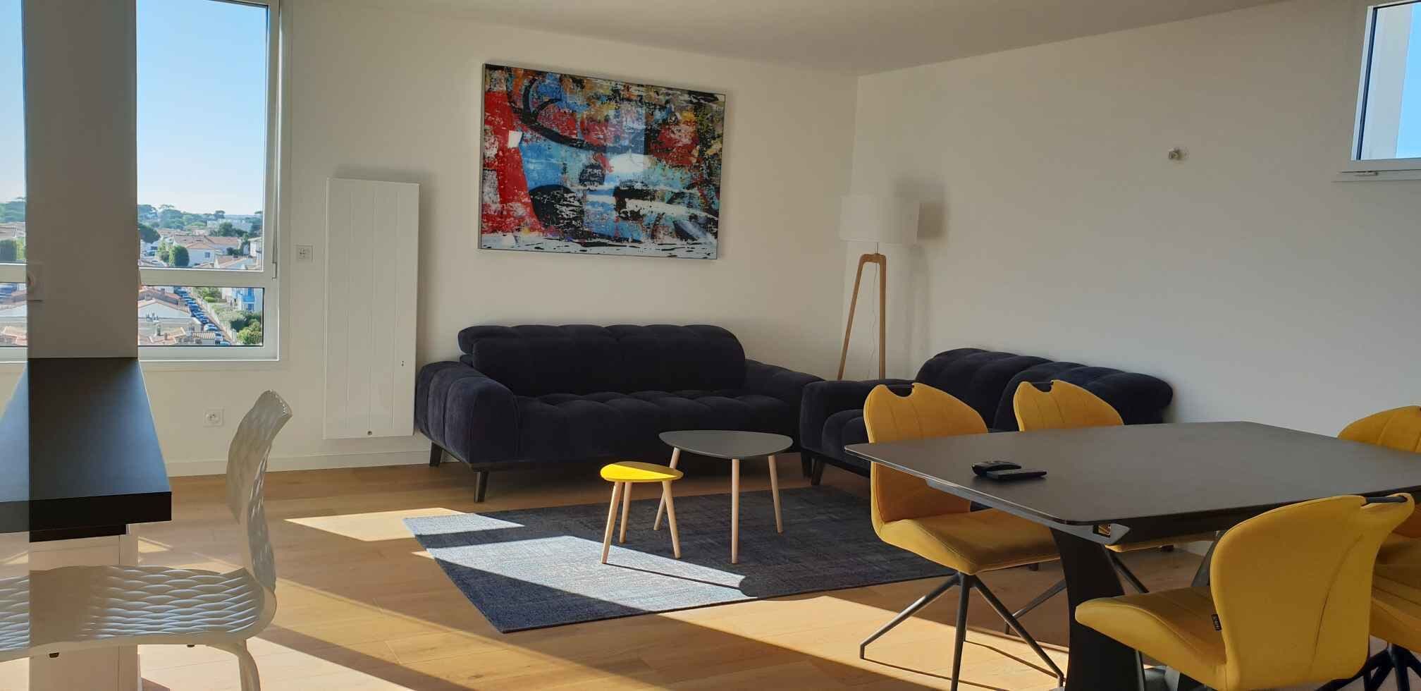 Prestige apartment facing the beach, center Royan