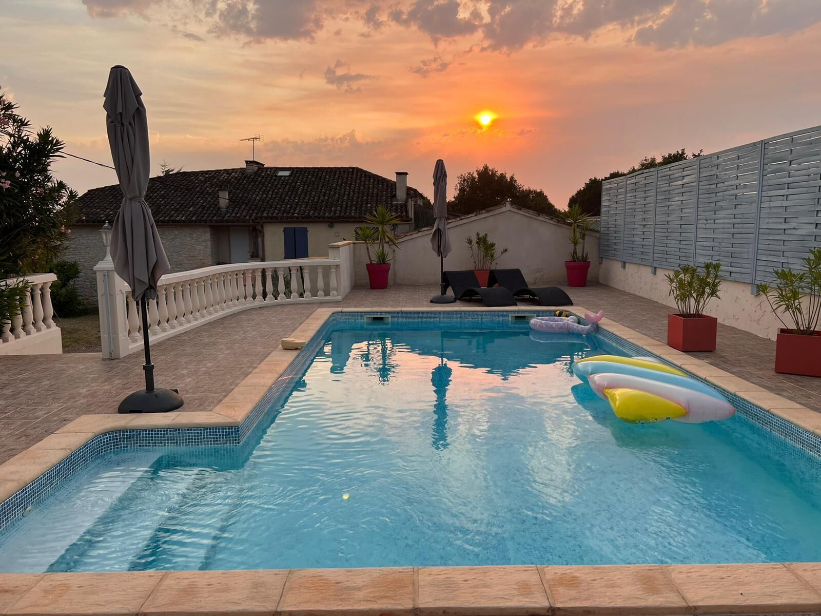 Appartement Dans Maison Pierre Blanche du Quercy Avec Accès Privé à la Piscine