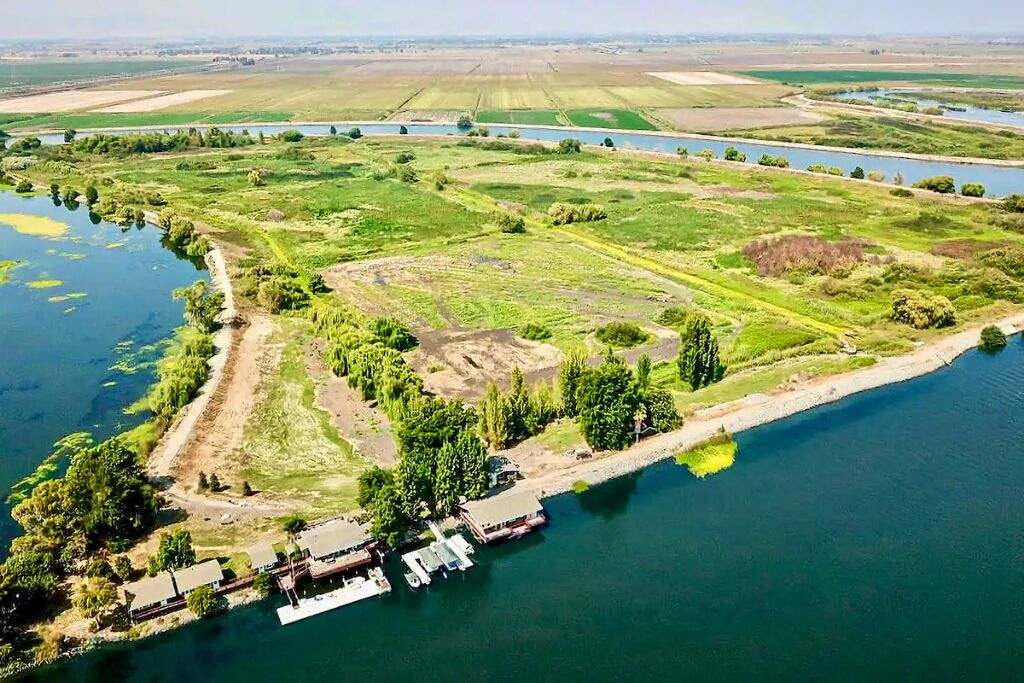 New! Incredible Private Island Retreat on 85 Acres
