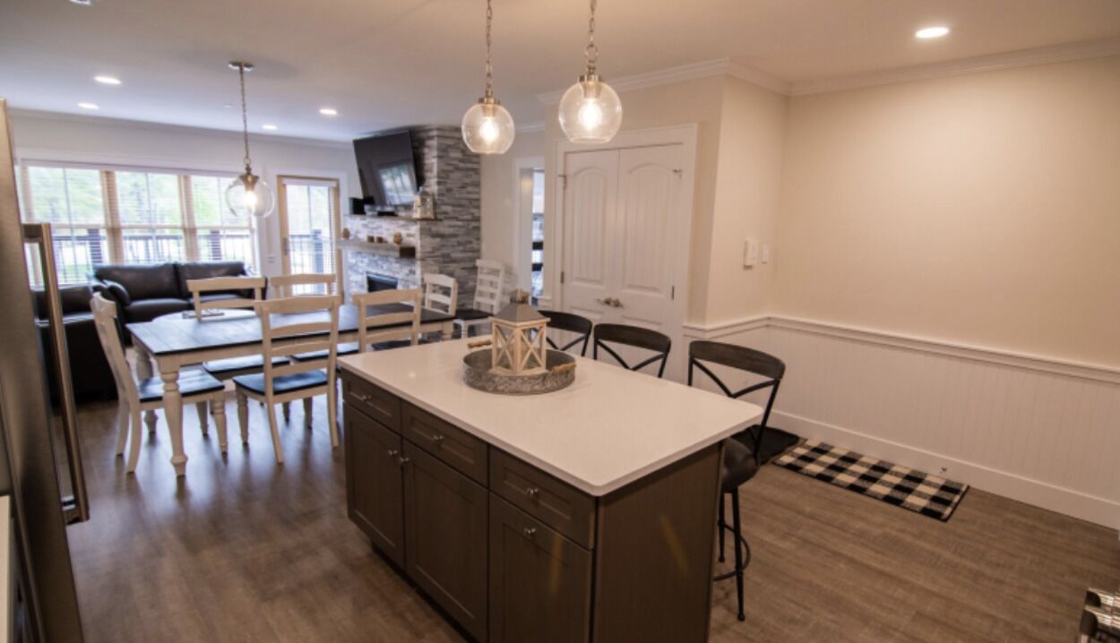 Luxurious Ski-In/Out Kearsarge Brook Condo on Cranmore Mountain