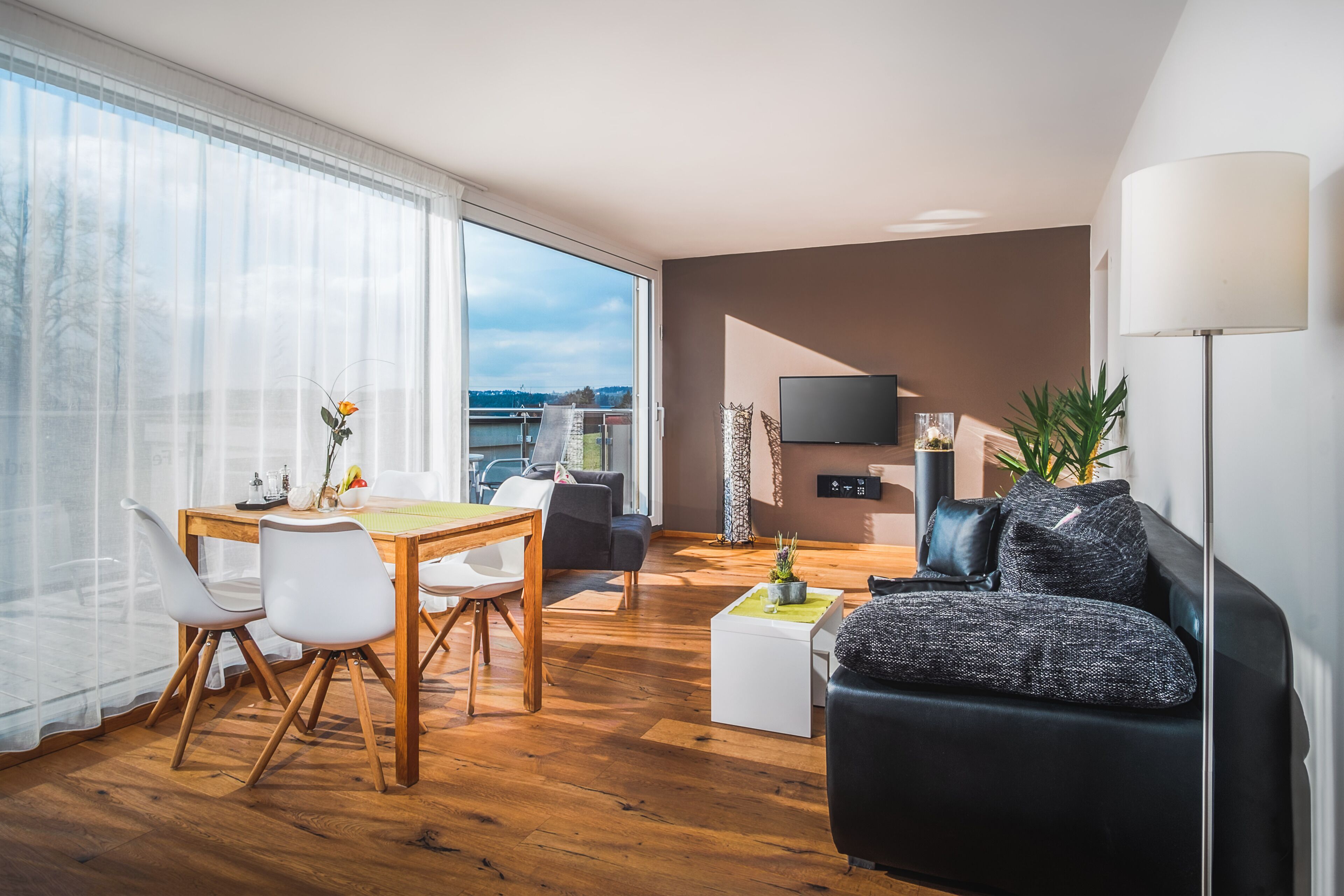 Exclusive holiday apartment with balcony, 2 rooms 55m², direct hiking trails, near the lake