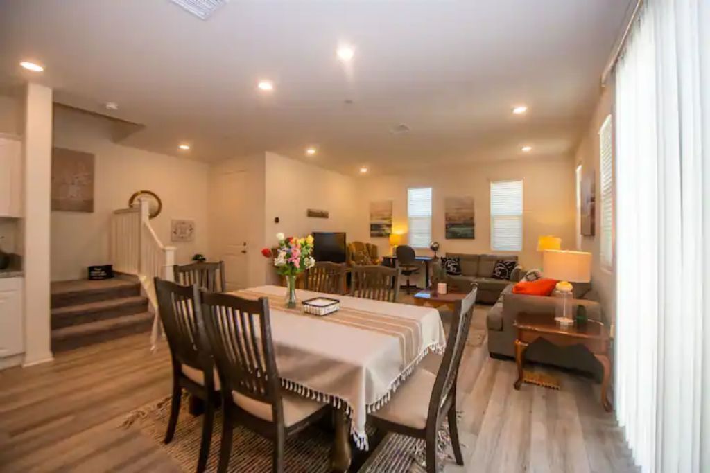 Month~2022 Built~Bedrooms Upstairs~Walk 2 Mall~讲中文