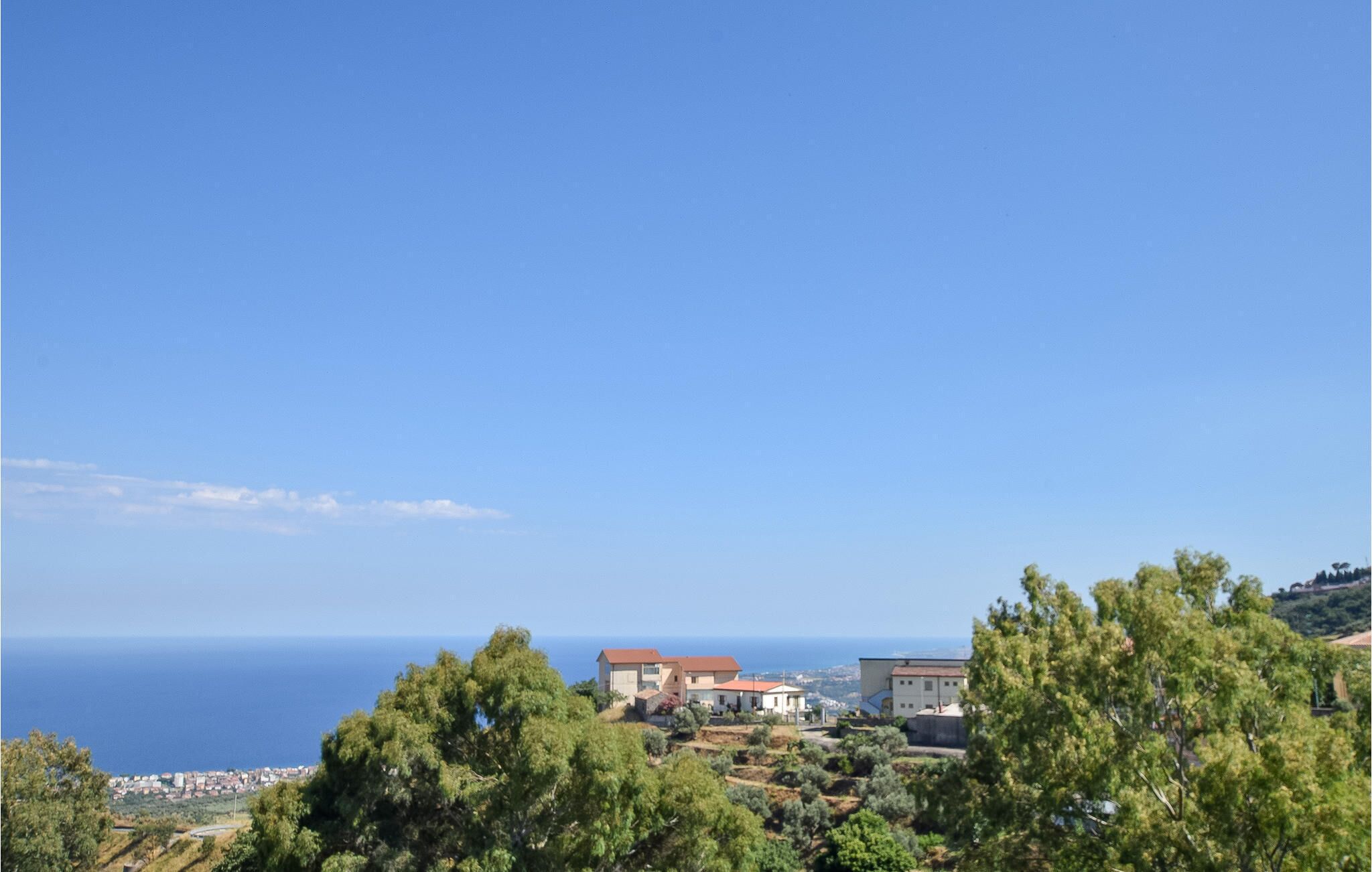 Welcome to this vacation apartment with sea view near Gioia Tauro.