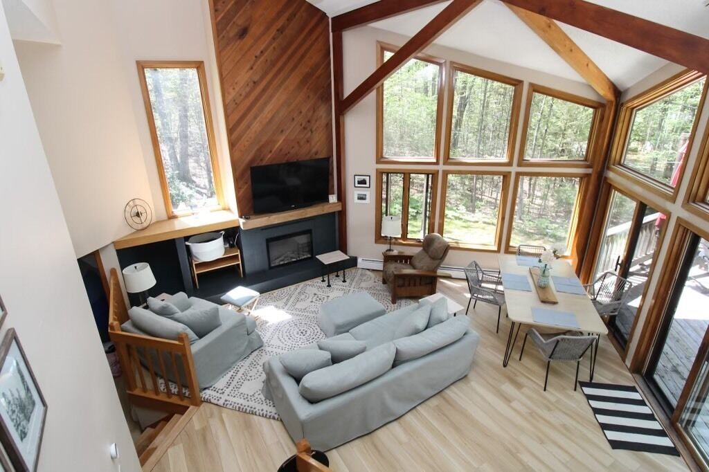 Peaceful mountain getaway, newly renovated and minutes to everything