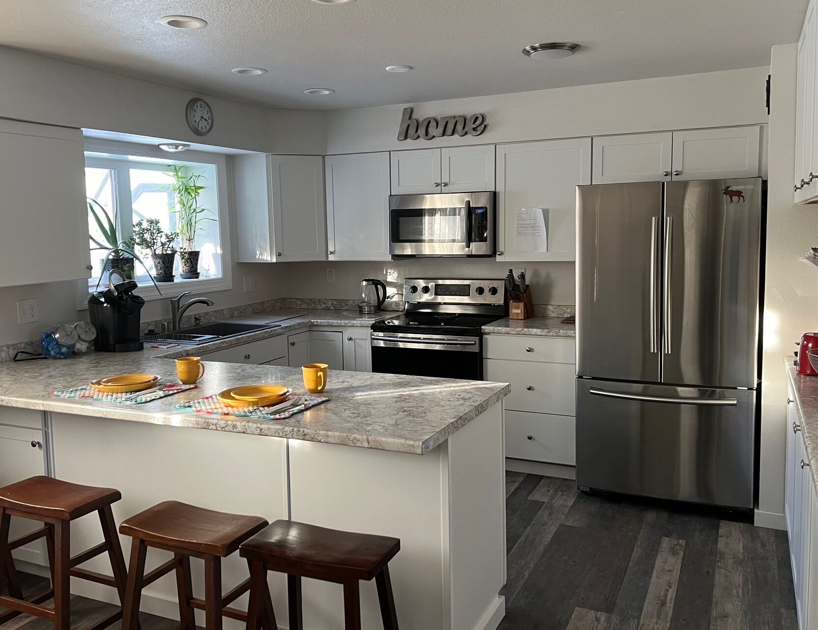 Bright and cozy newly remodeled apartment