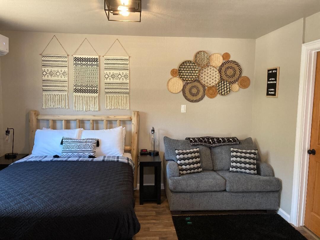 Boho Studio With Private Hot Tub & Shared Pool