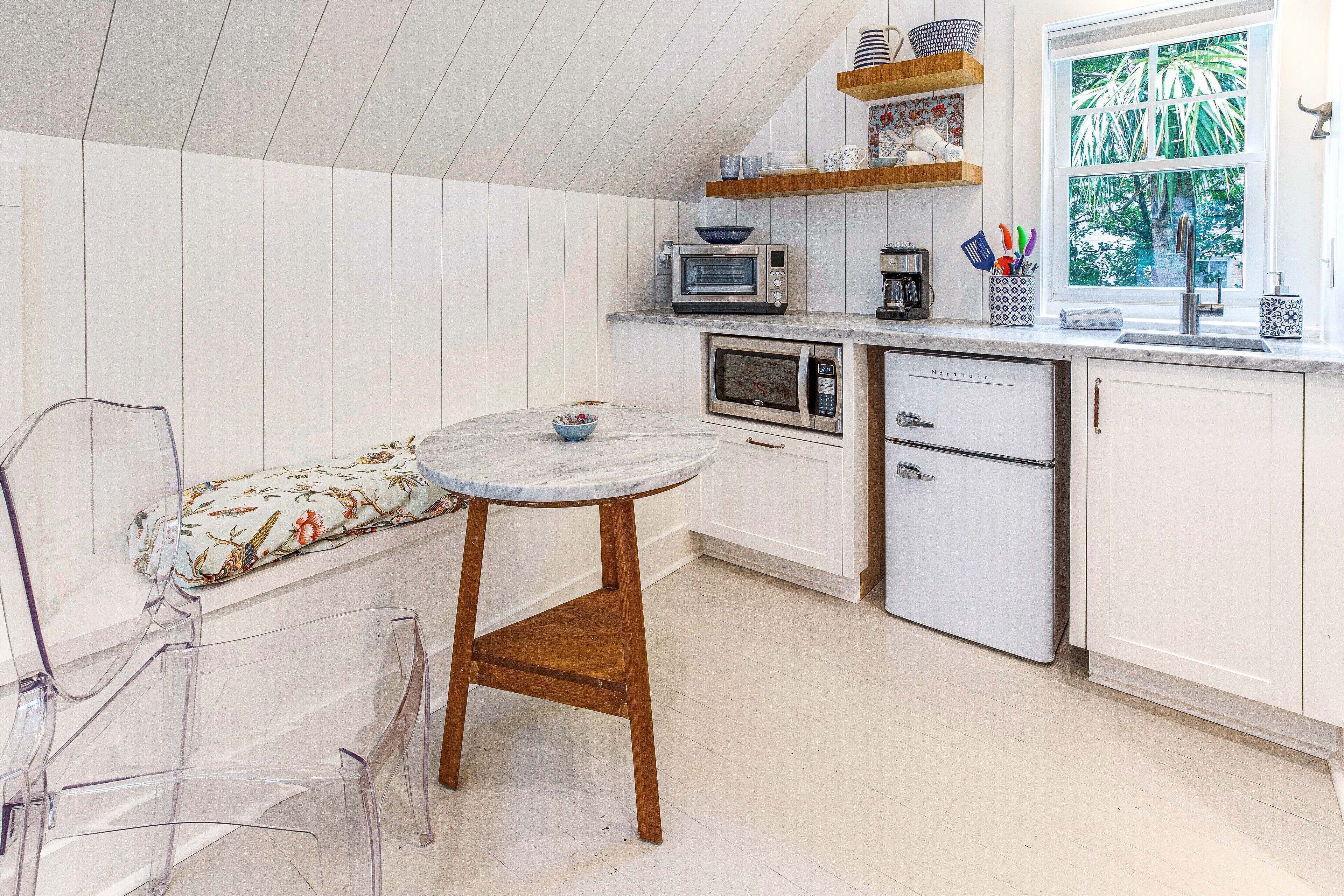 Charming Studio Long-term Rental in Ardsley Park by Lucky Savannah