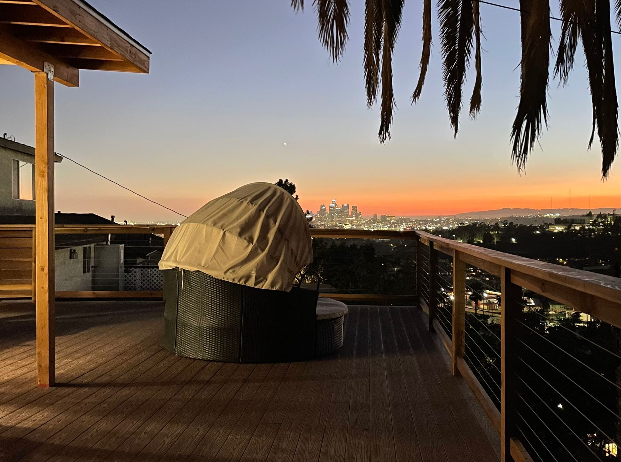 ★ INCREDIBE DTLA VIEW ON DECK 2B1B QUEEN BEDS ★