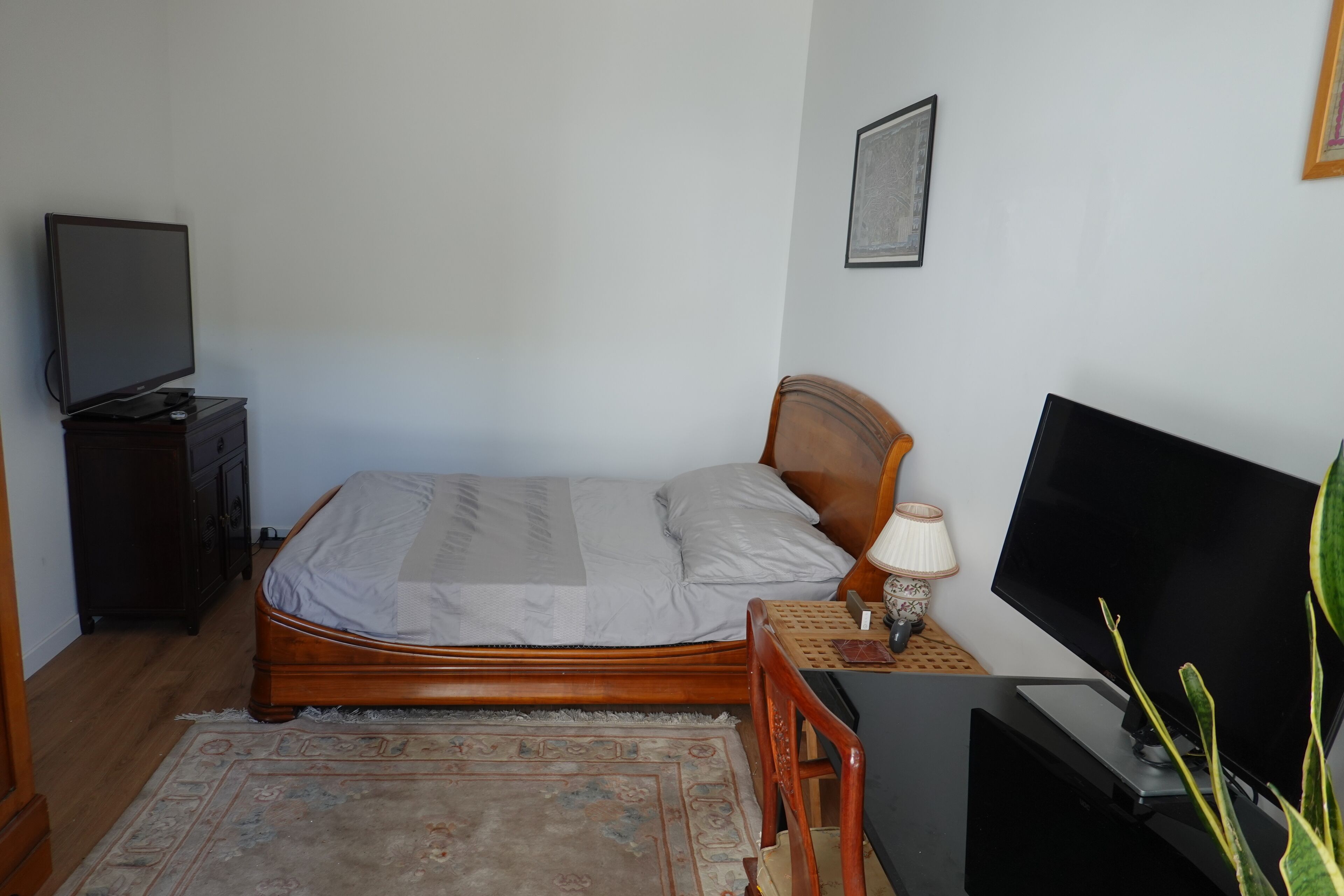 Large room with garden, close to Paris center