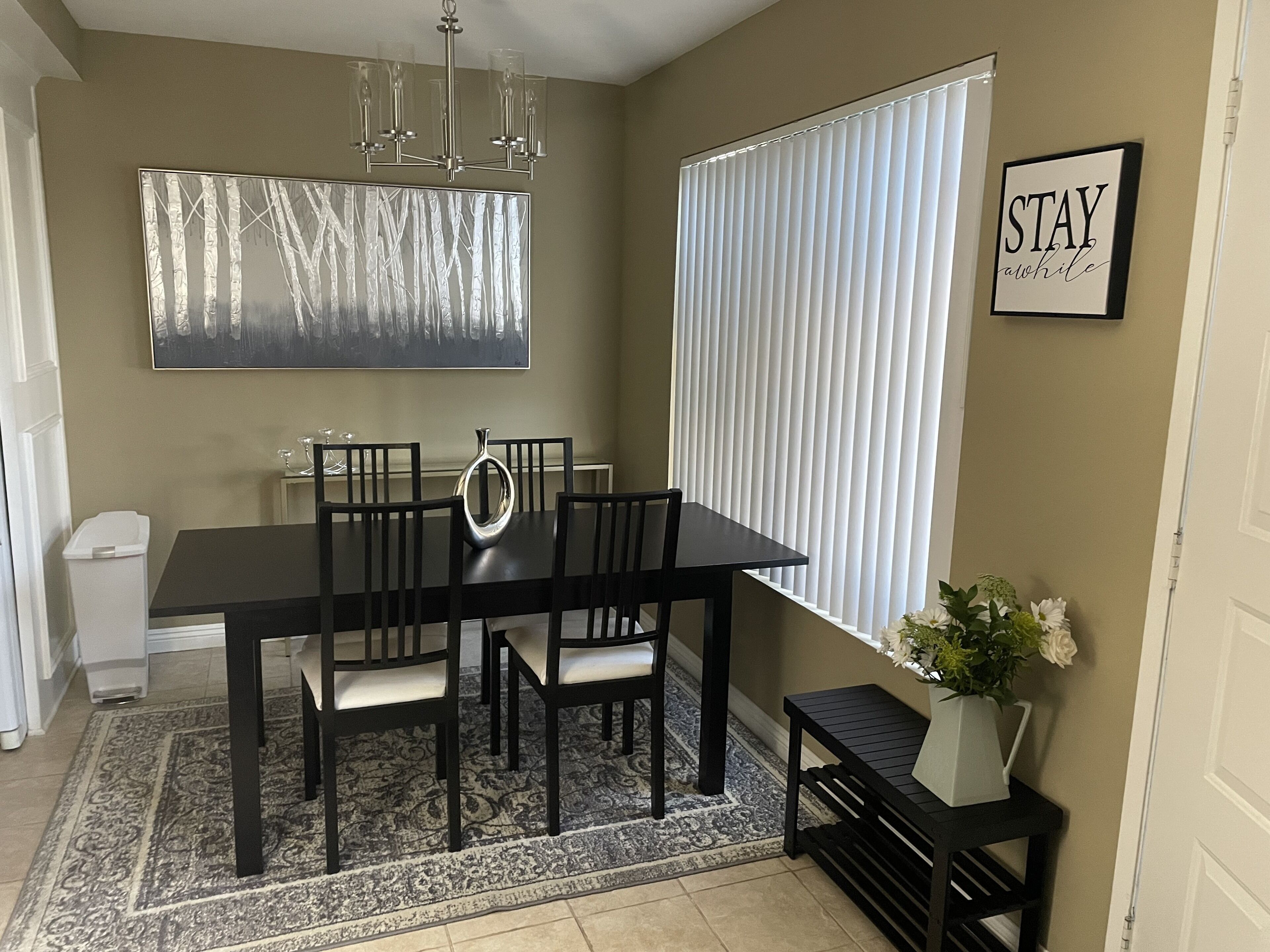 Cheerful, Quiet, Clean and Safe Condo near the San Gabriel Mountains in Azusa. 