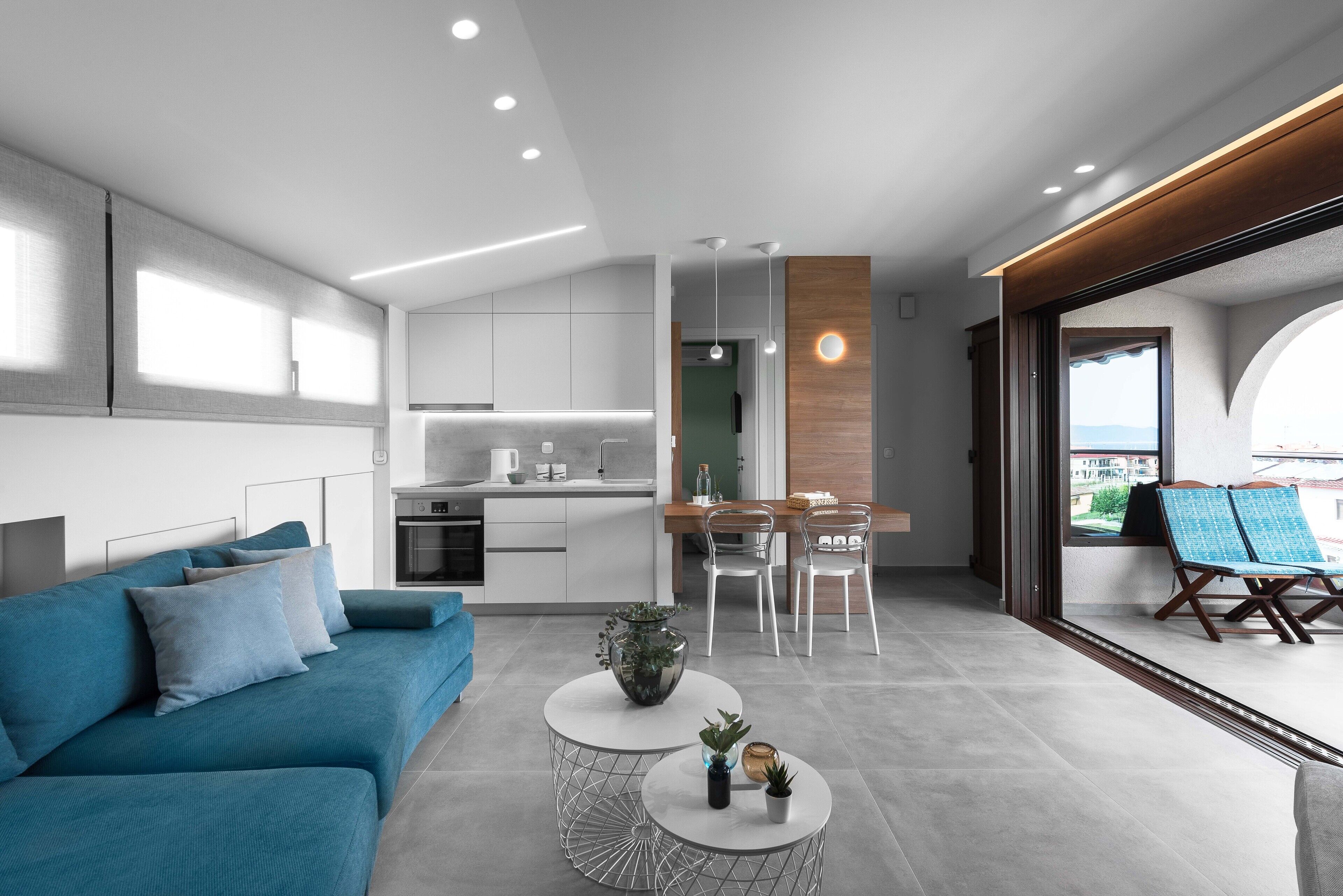 Pola's Loft - Spacious apartment with sea view 5 min from the beach!