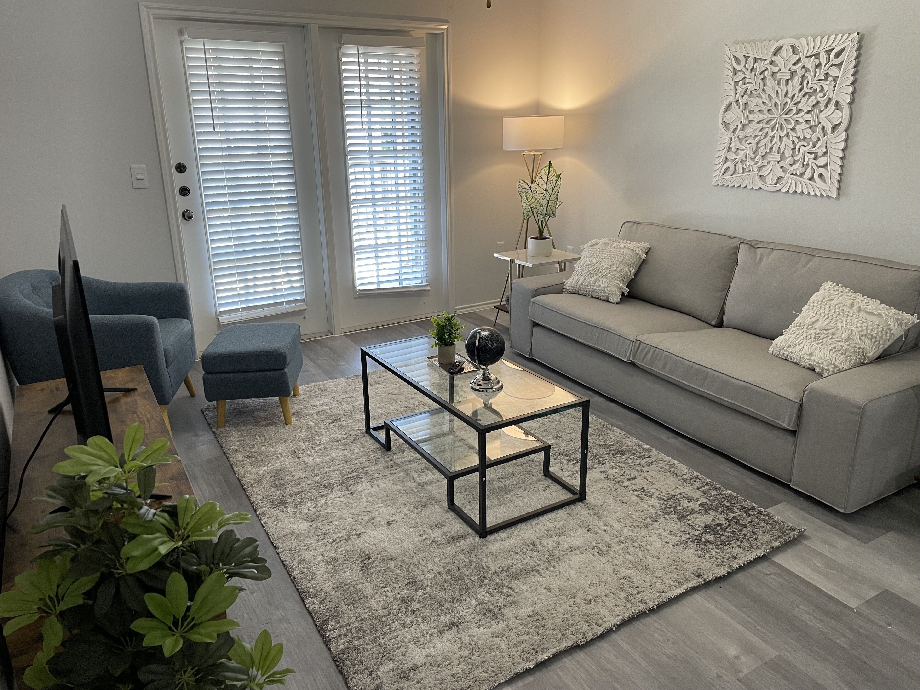 Fabulous 2BD With Pool - Great Location!
