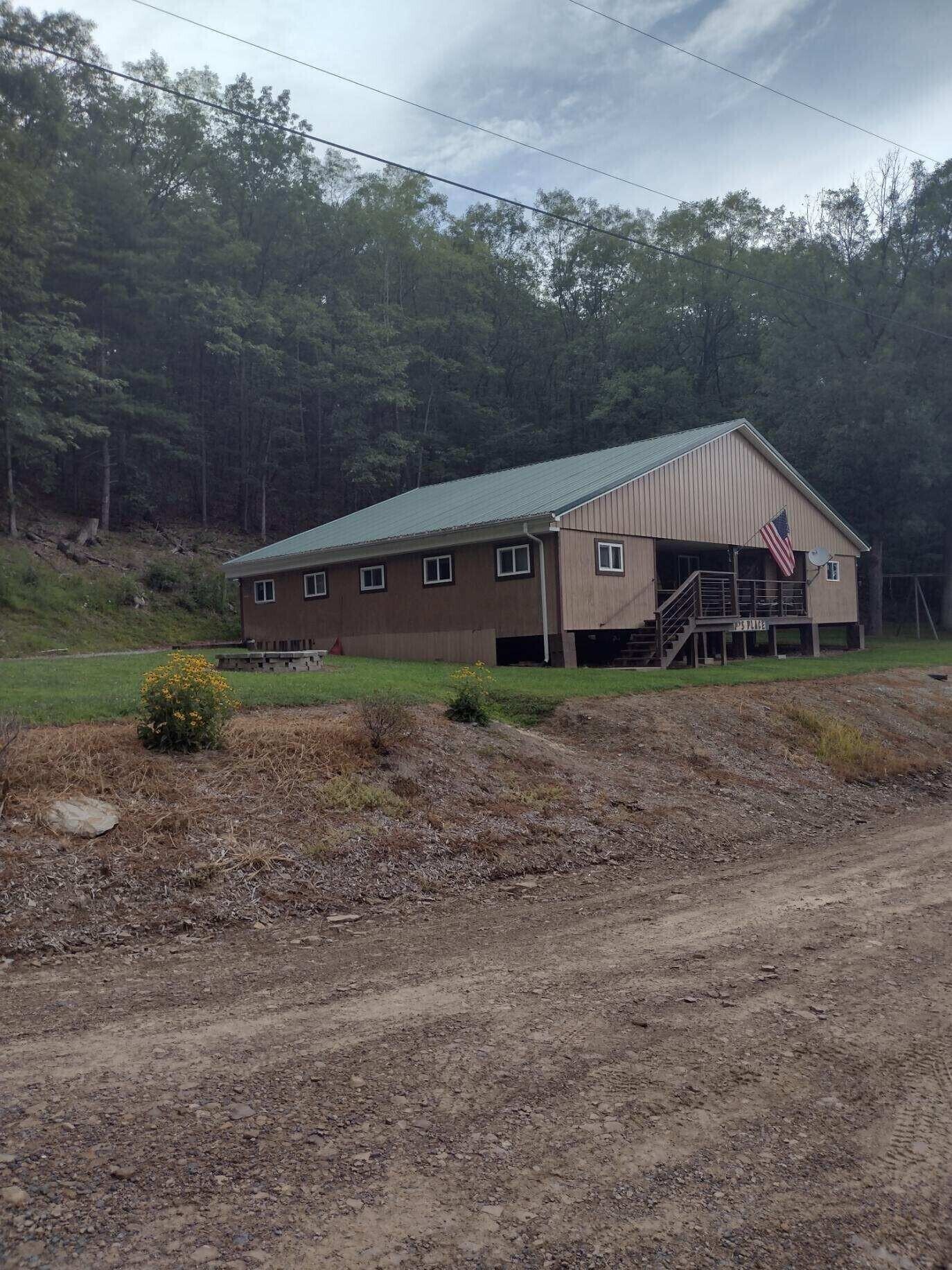 Private family lodge on 42 serene acres- 15 minutes to Penn State- Centre County