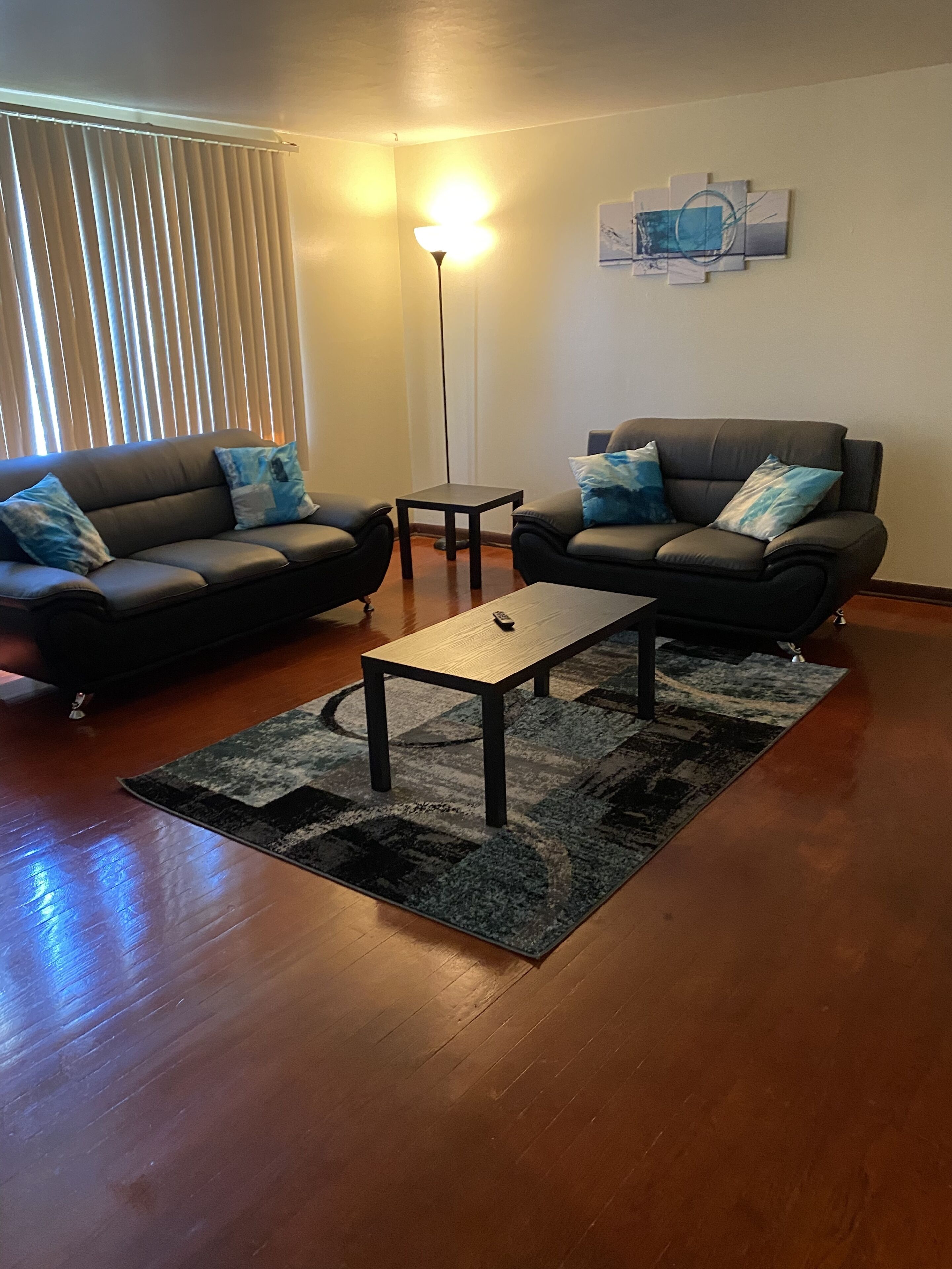 Spacious 3bdr free wine wifi and parking