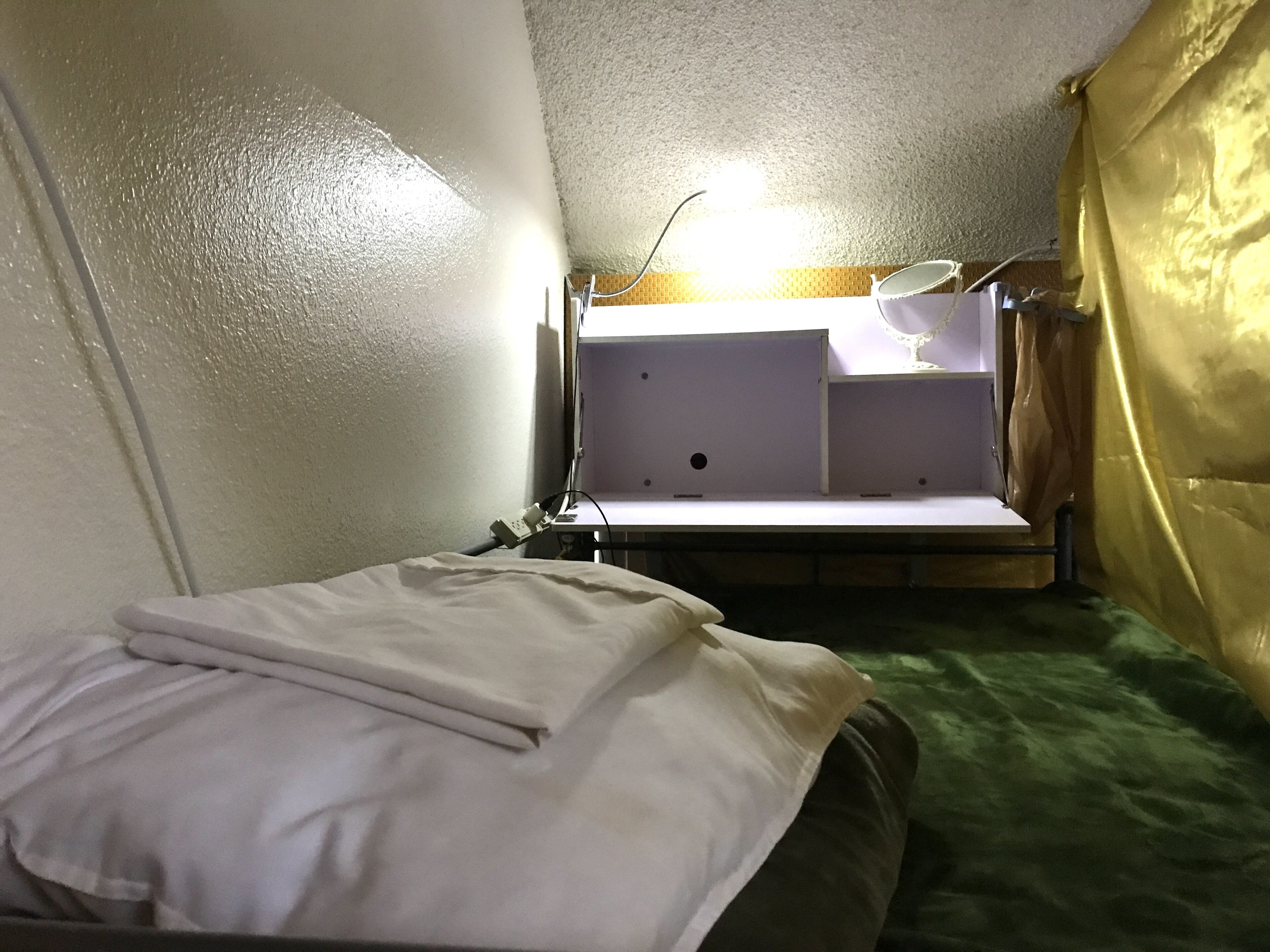Comfortable Safe Student Traveler Worker One Bed B