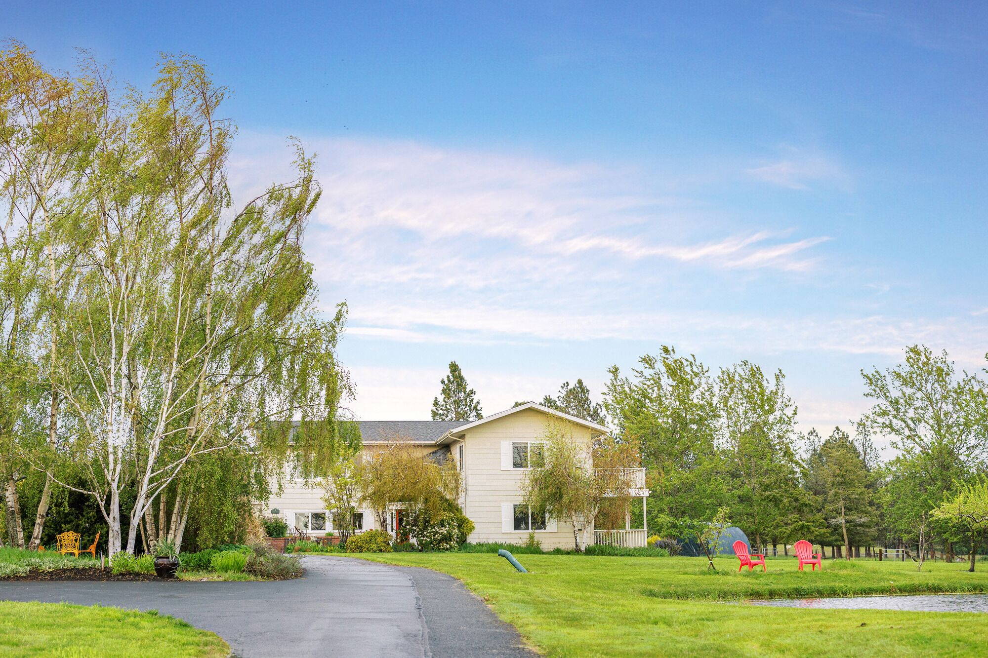 The Yarrow Room with en suite bathroom