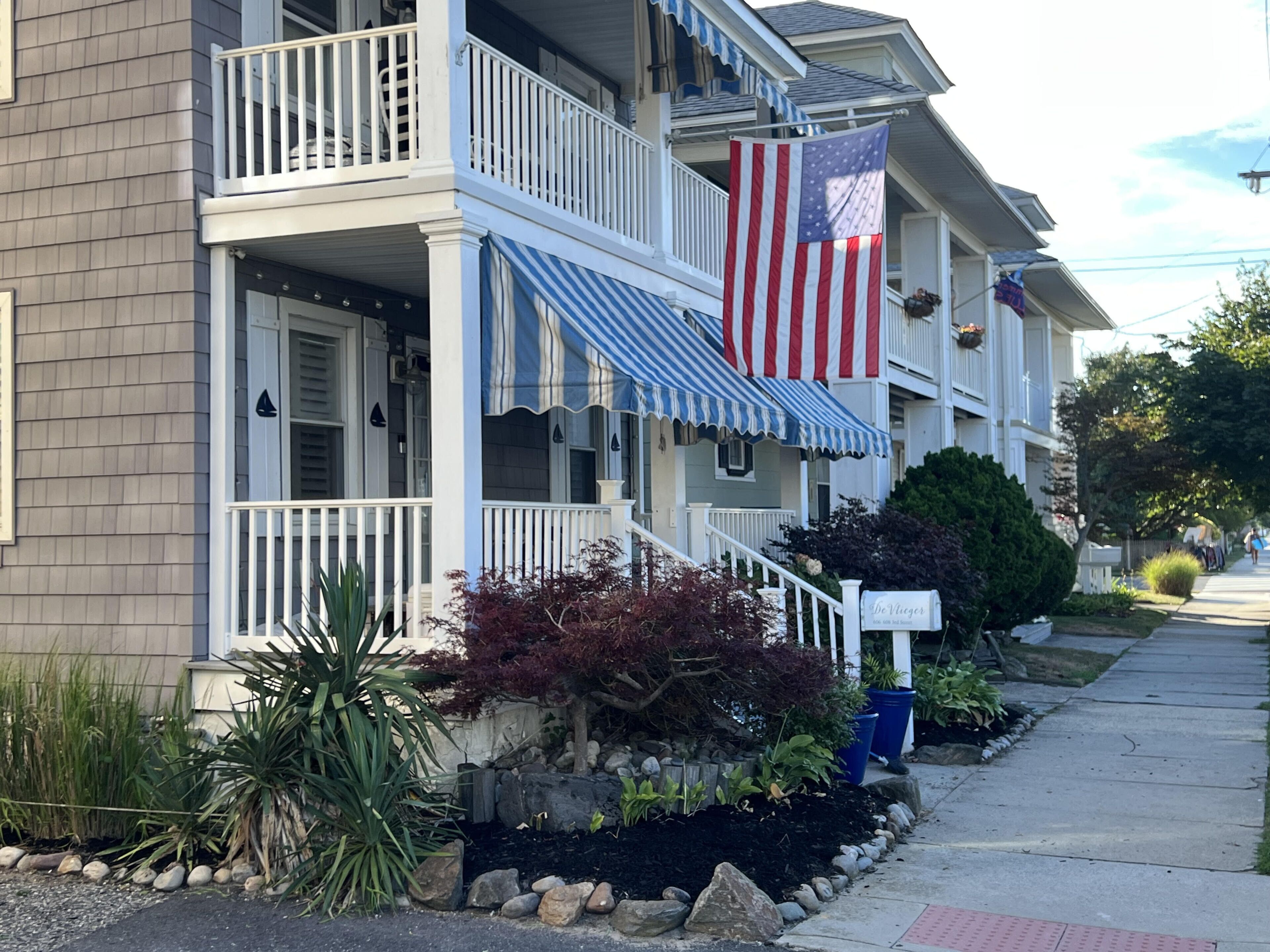 1st Floor 2 Bedroom / Sleeps 5 - Near Beach, Bay, Rides, & Boardwalk