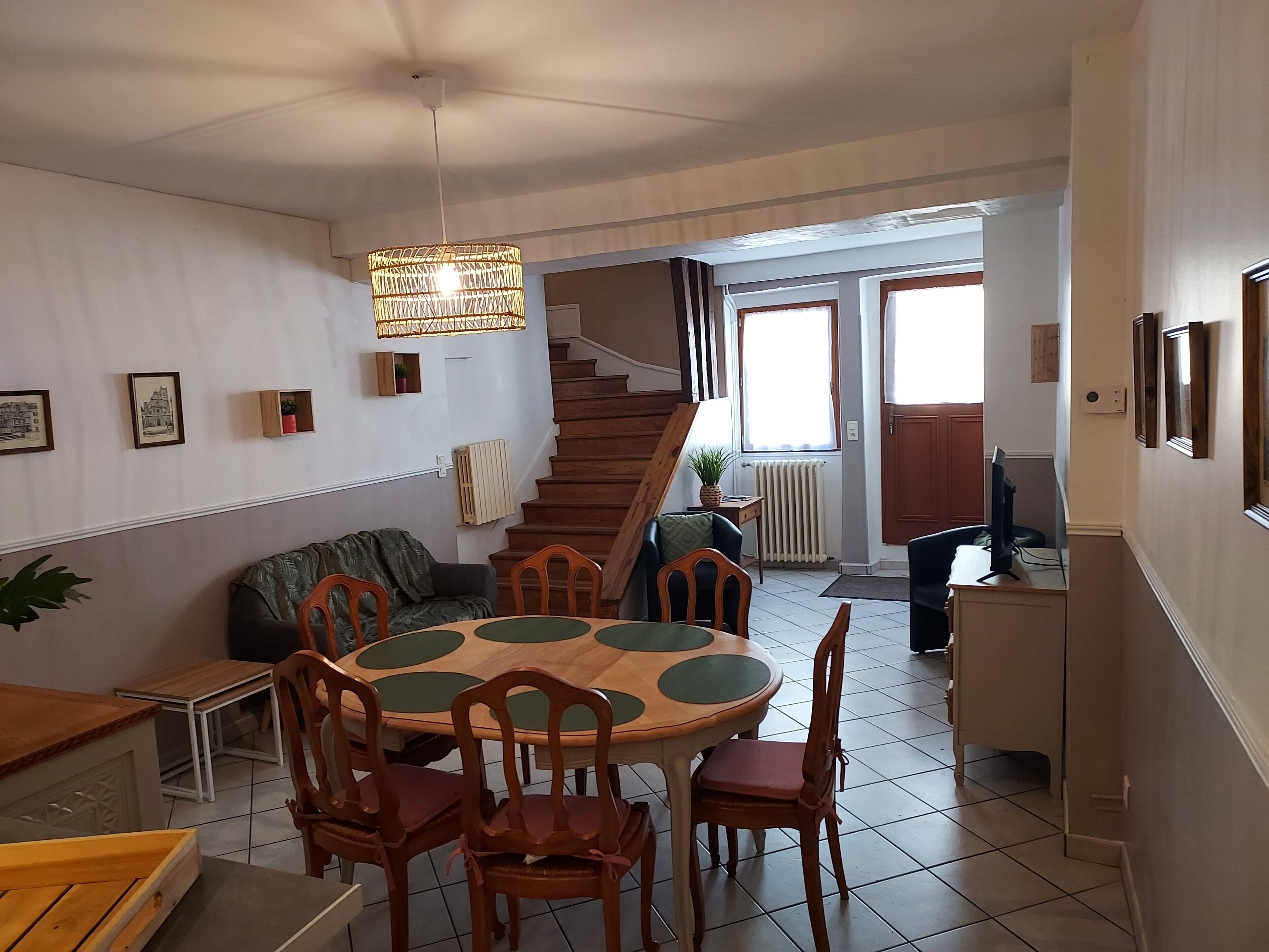 Petite Maison de Ville au Charme Authentique