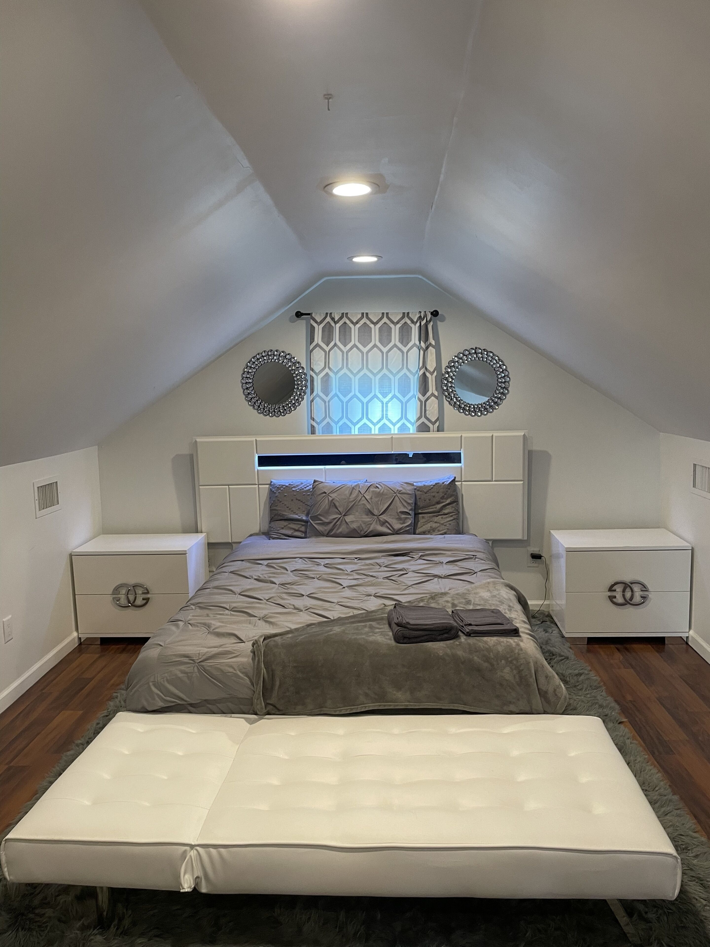 beautiful Modern apartment, close to everything !