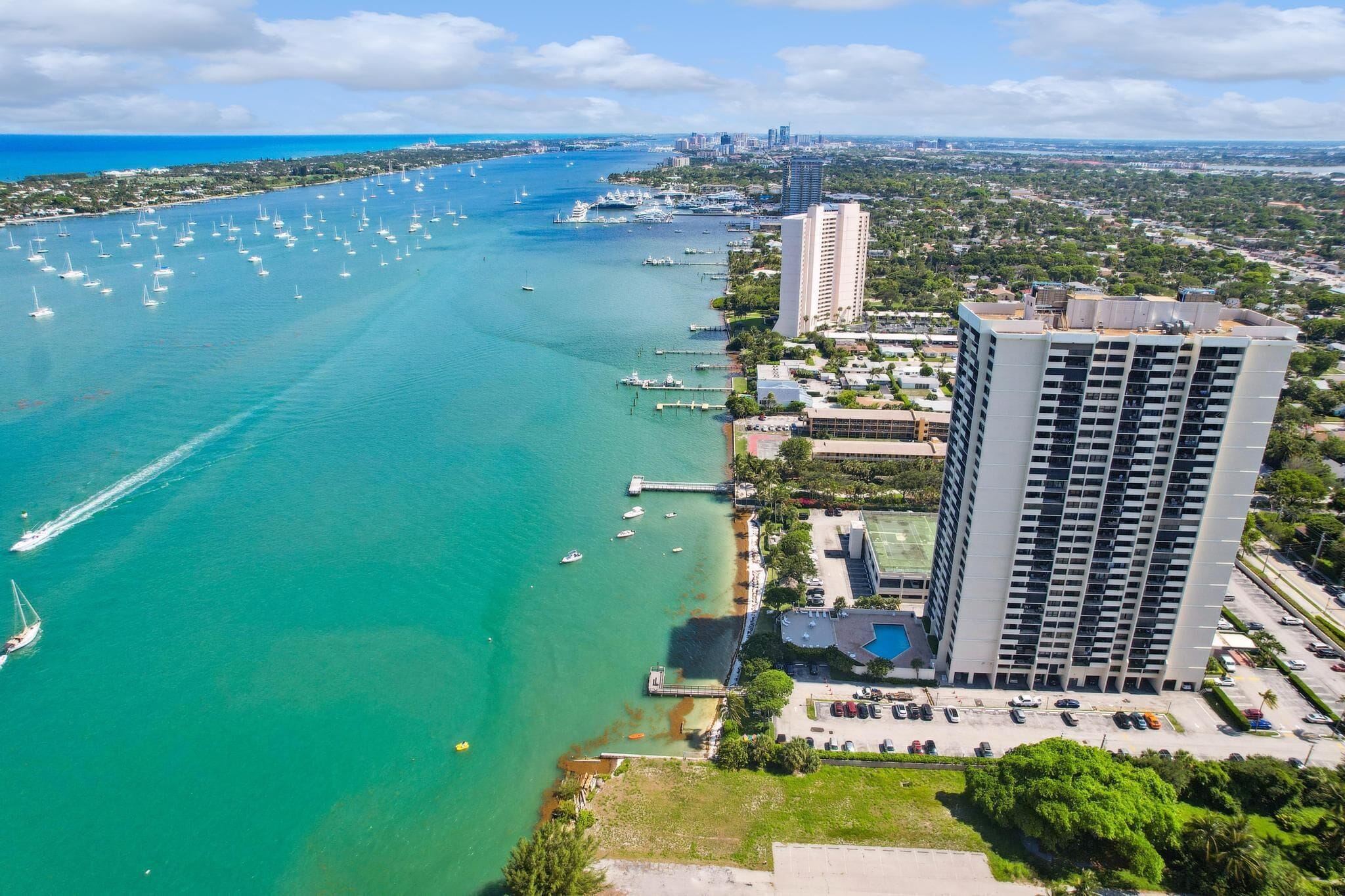 Waterfront Oasis: Spectacular Vacation Rental Near all Palm Beach Has to Offer