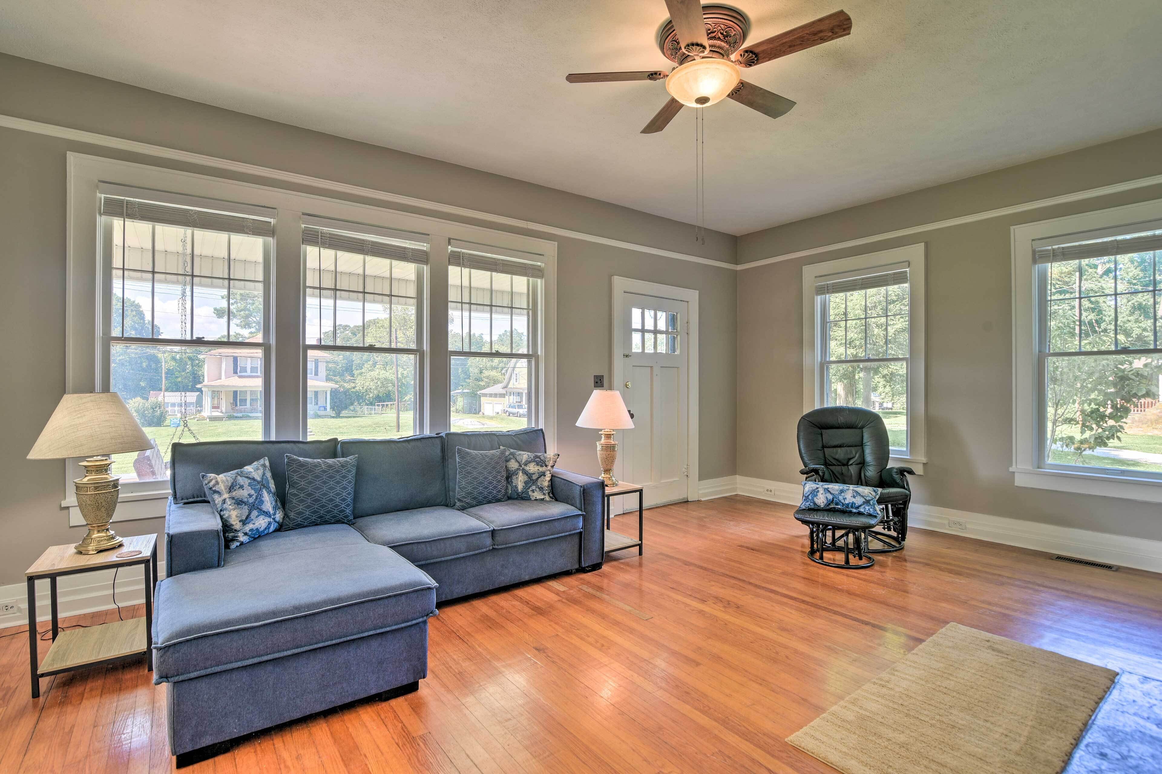 NEW! Glasgow Home w/ Porch: Close to Lake & Caves!