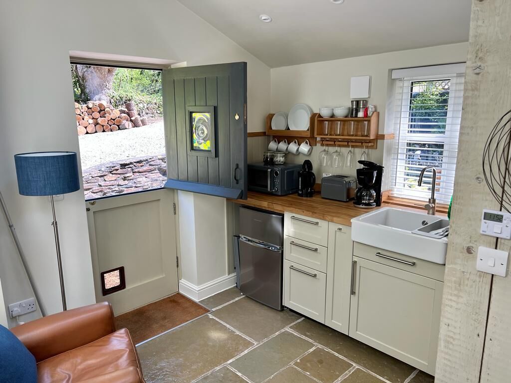 Rural self-contained annexe. Close to Dartmoor, Tamar River & historic towns