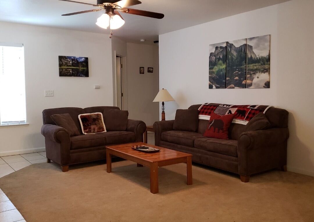Bass Lake/Yosemite creekside condo with pool and hot tub