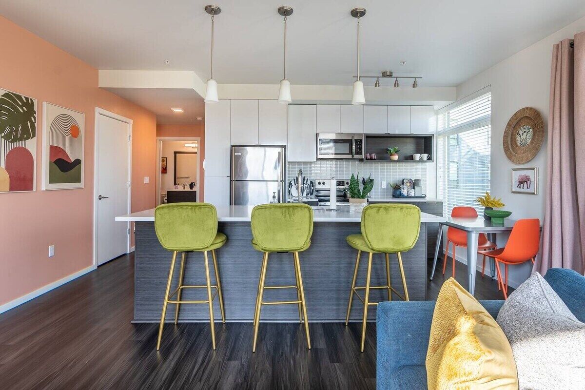 Spacious/Two Bdrm/2bathrm/Laundry/Gym/Paid Parking