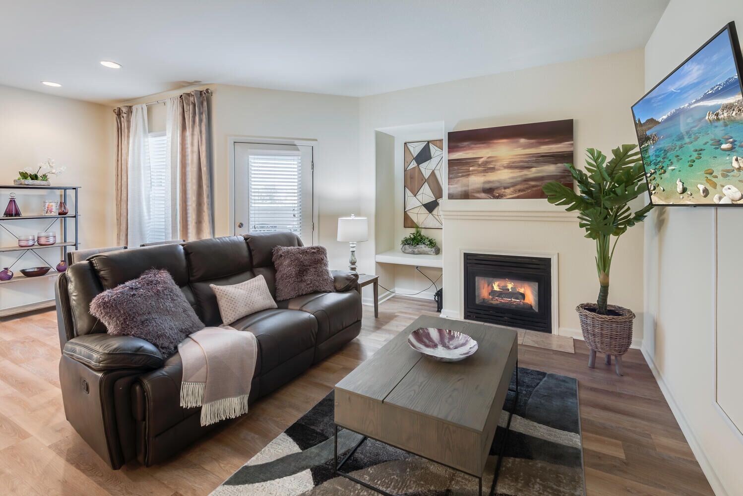 Excellent Location! Garage Included. Long Stays.
