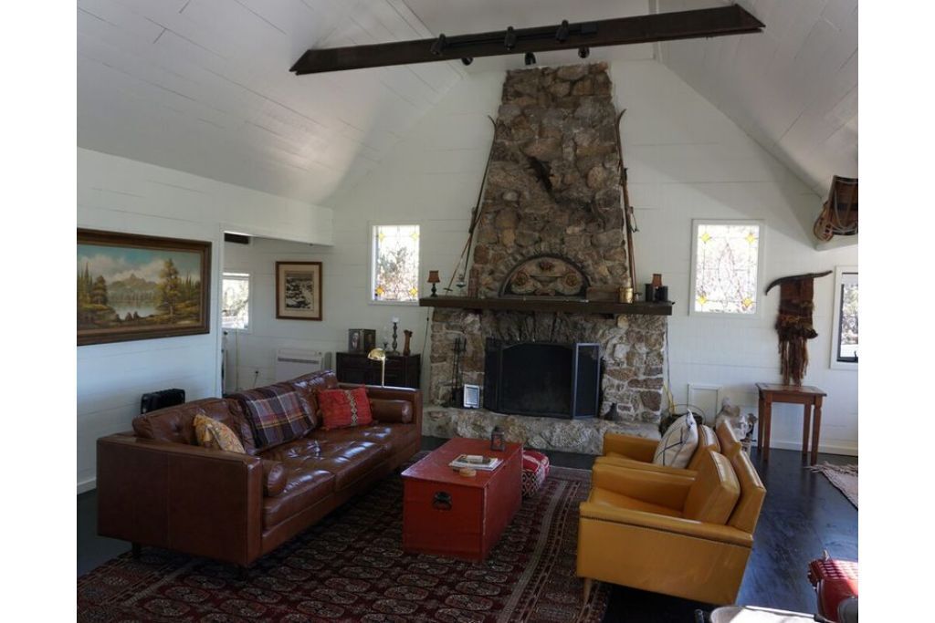 SHADOW PINE LODGE 1925 OLD HUNTING LODGE.