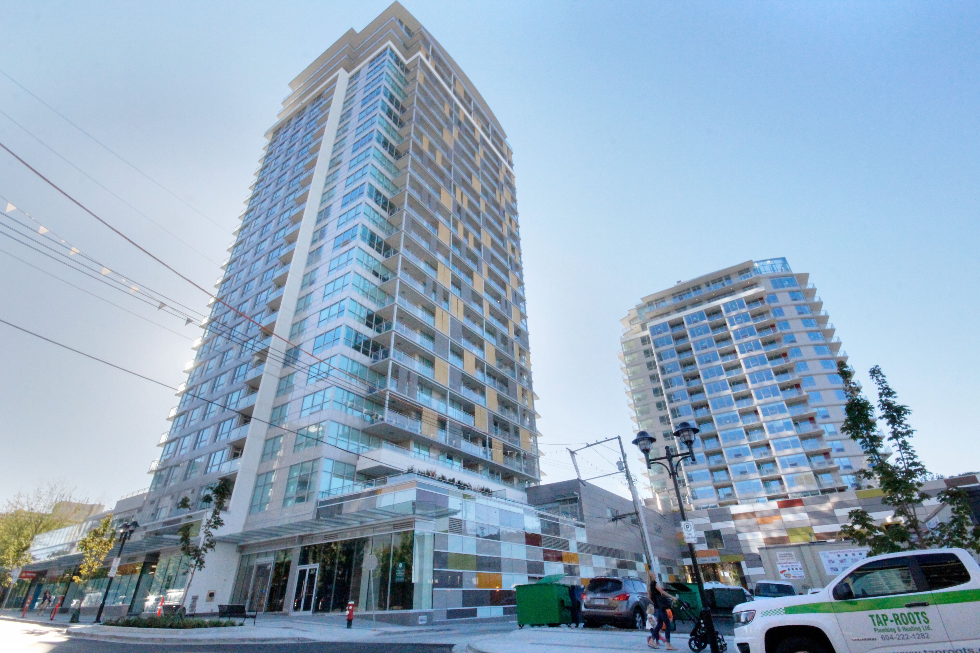 Spacious 1-bedroom+den condo w/ amazing amenities